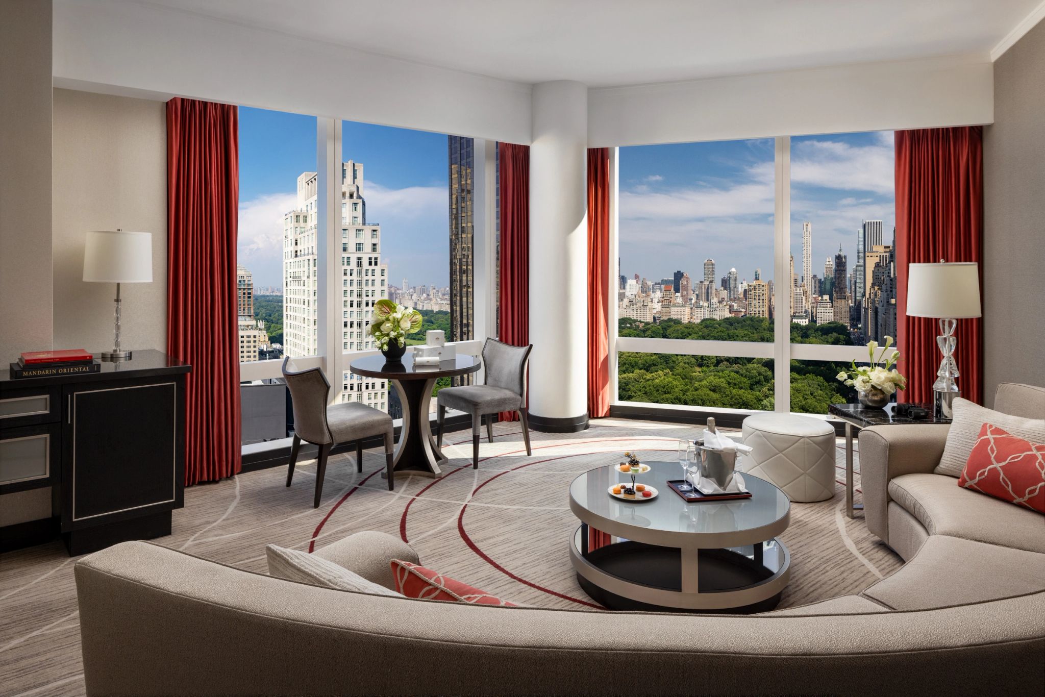 Central Park View Suite sala de estar - sala chique - vista central park - sala moderna