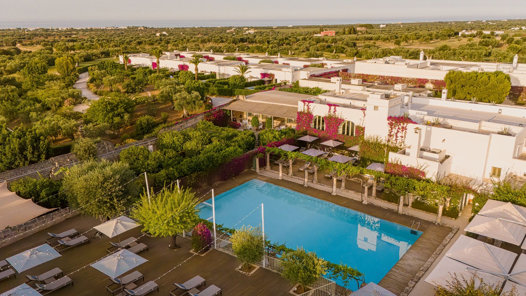 piscina externa - piscina ao ar livre - hotel com piscina - verao na italia - verao