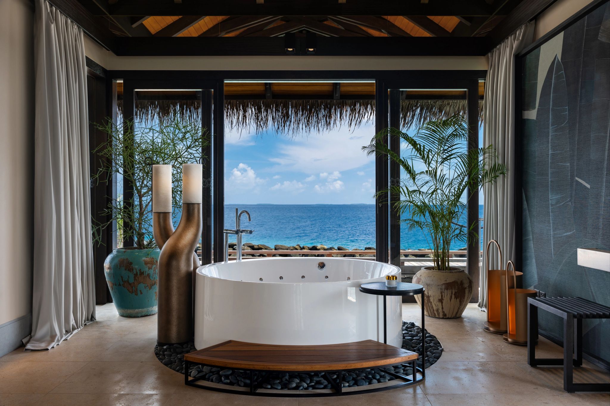 banheira com vista – vista mar maldivas – banheiro de luxo