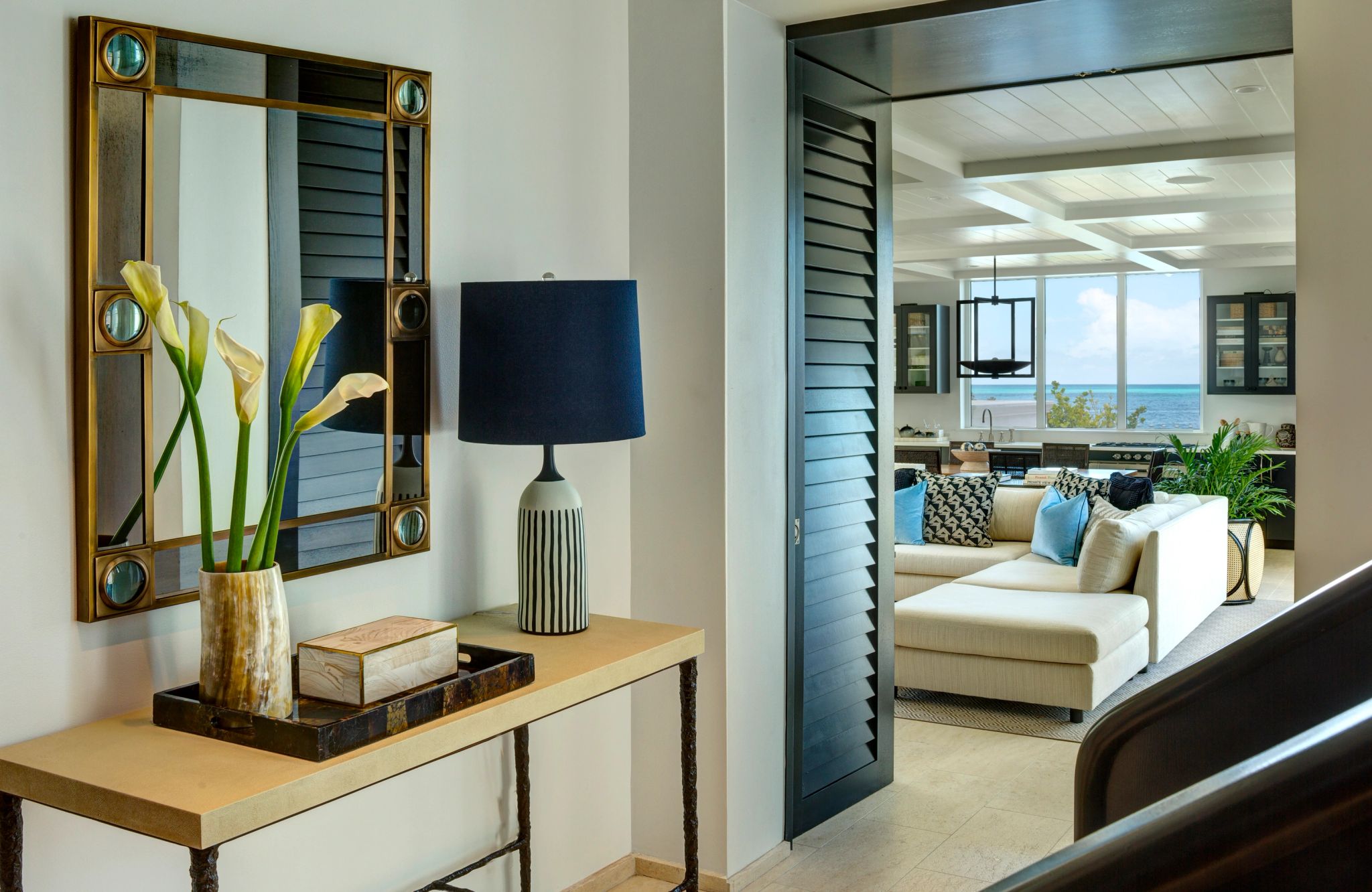 decoraçao moderna - hall de netrada - entrada da villa - villa beira mar - villa com seis quartos