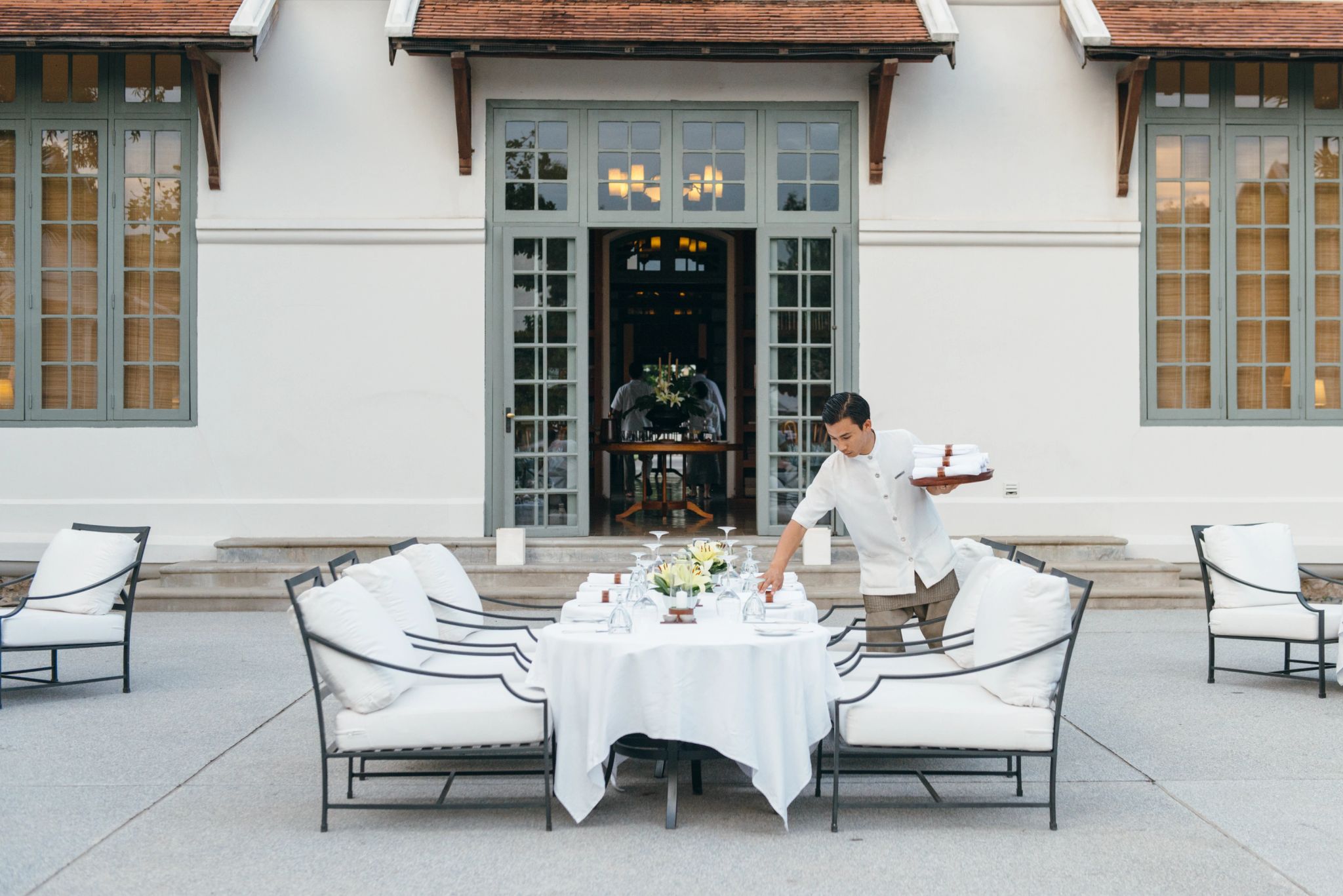 restaurante com terraço - refeiçoes ao ar livre – mesa posta