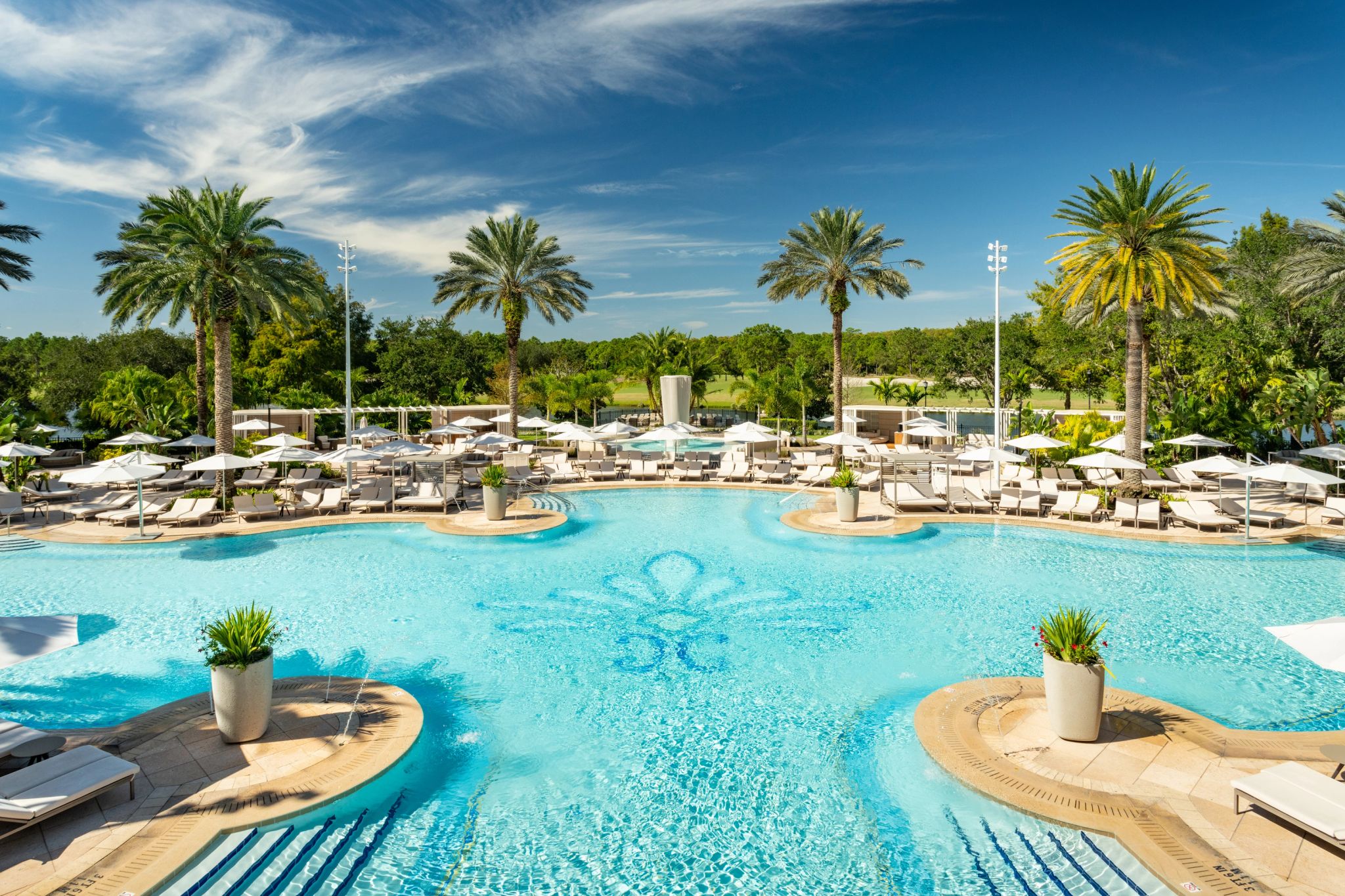 hotel com piscina - piscina externa - atividades de lazer
