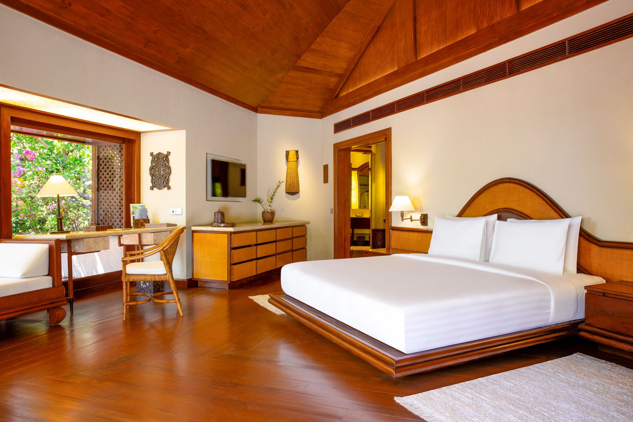 Treetop Pool Casita cama king - decoraçao rustica - arquitetura em madeira