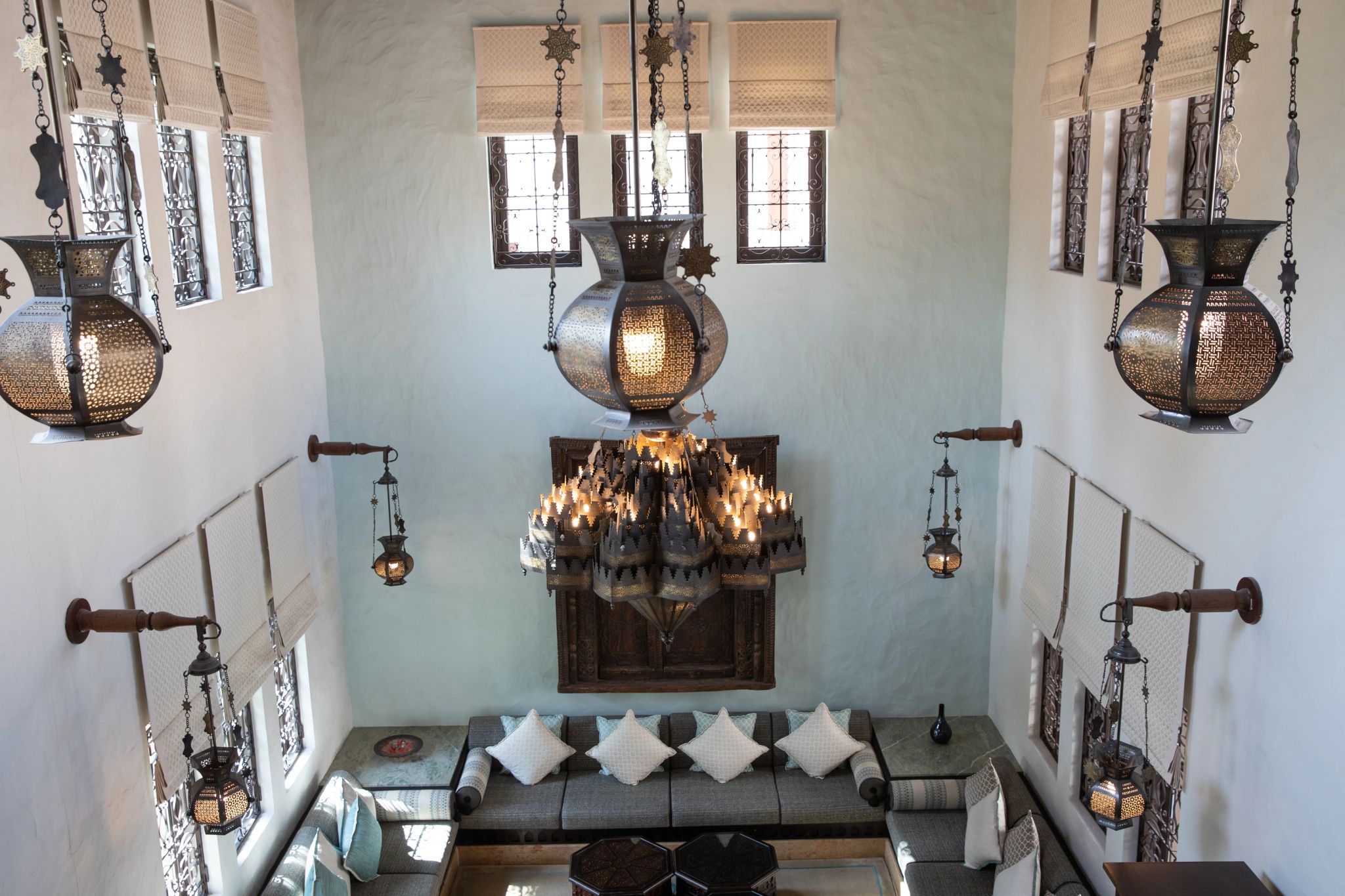 Cove House Garden sala de estar - sala chique - design de luxo