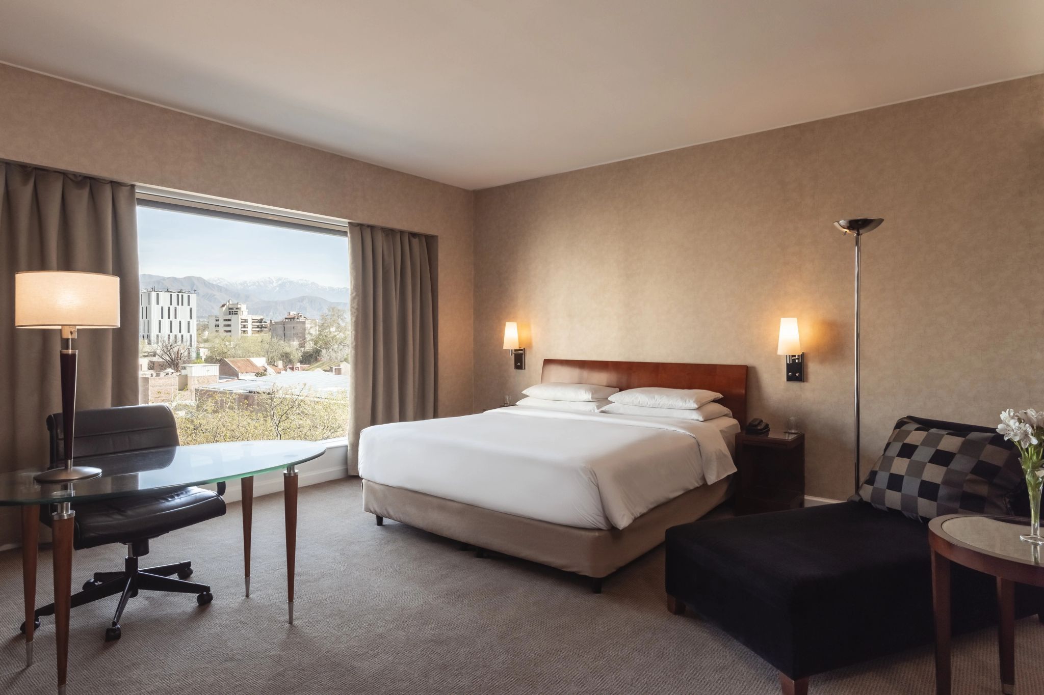 One King Bed Deluxe quarto king - quarto de hotel - vista cordilheira dos andes