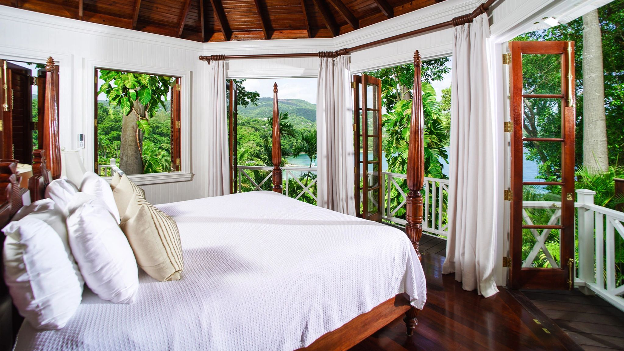 Estate Villa quarto vista floreysa - floresta nativa - arquitetura em madeira