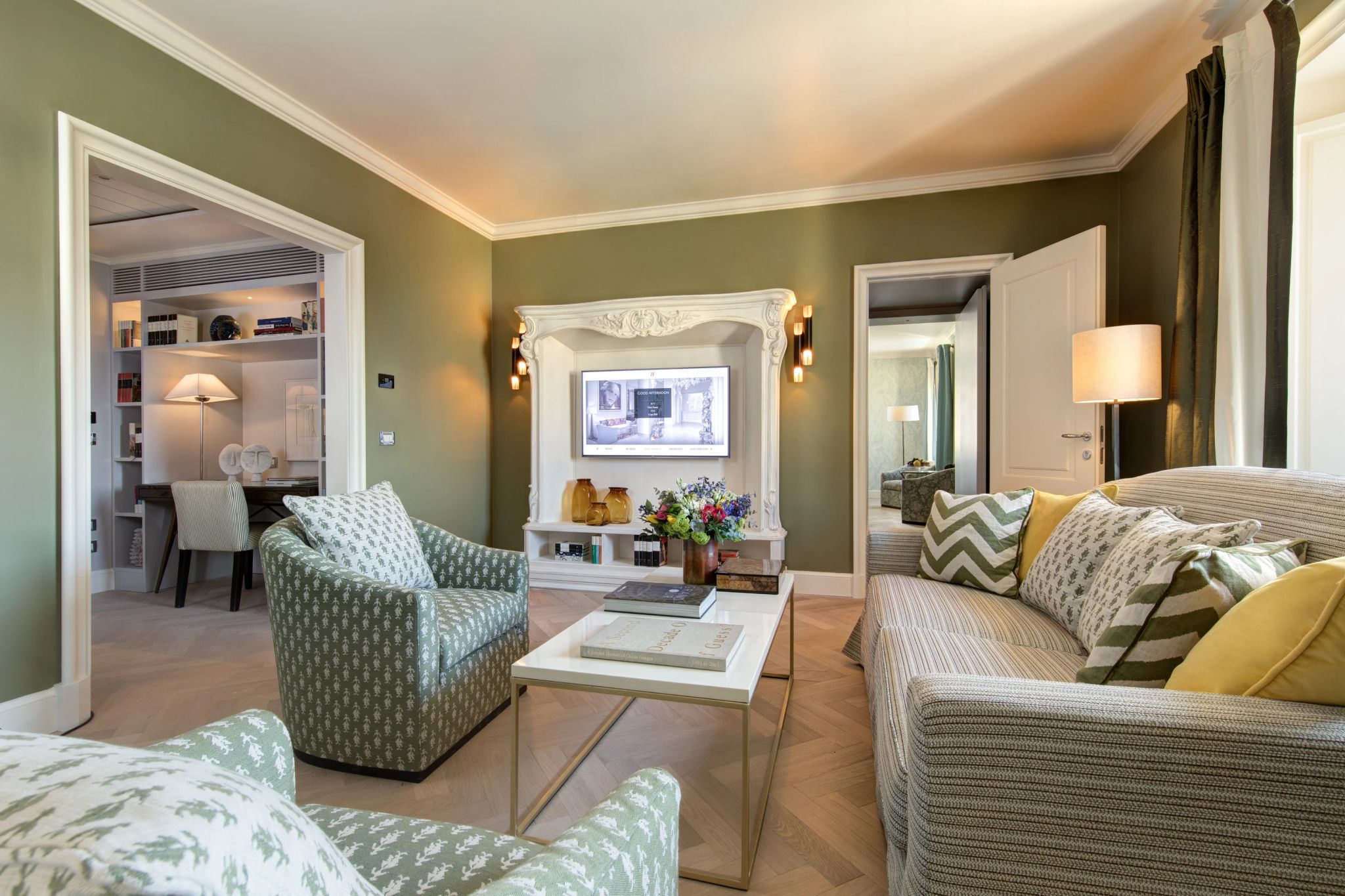 escritorio privativo – suite com escritorio – suite de hotel