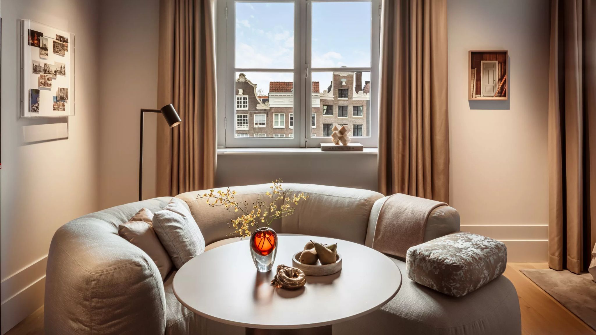 signature suite - suite com sala - vista canais de amsterdam