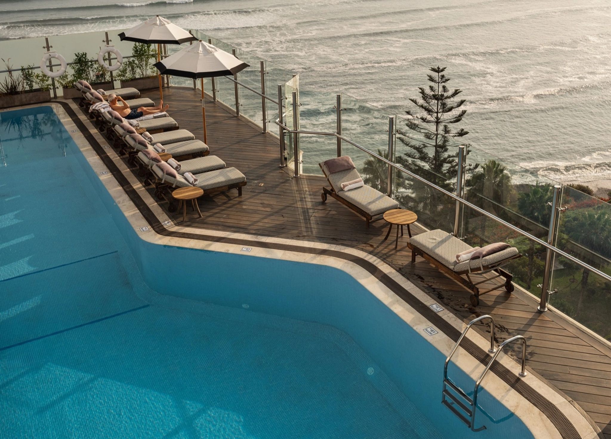 Piscina do hotel piscina externa - piscina frente mar - vista mar