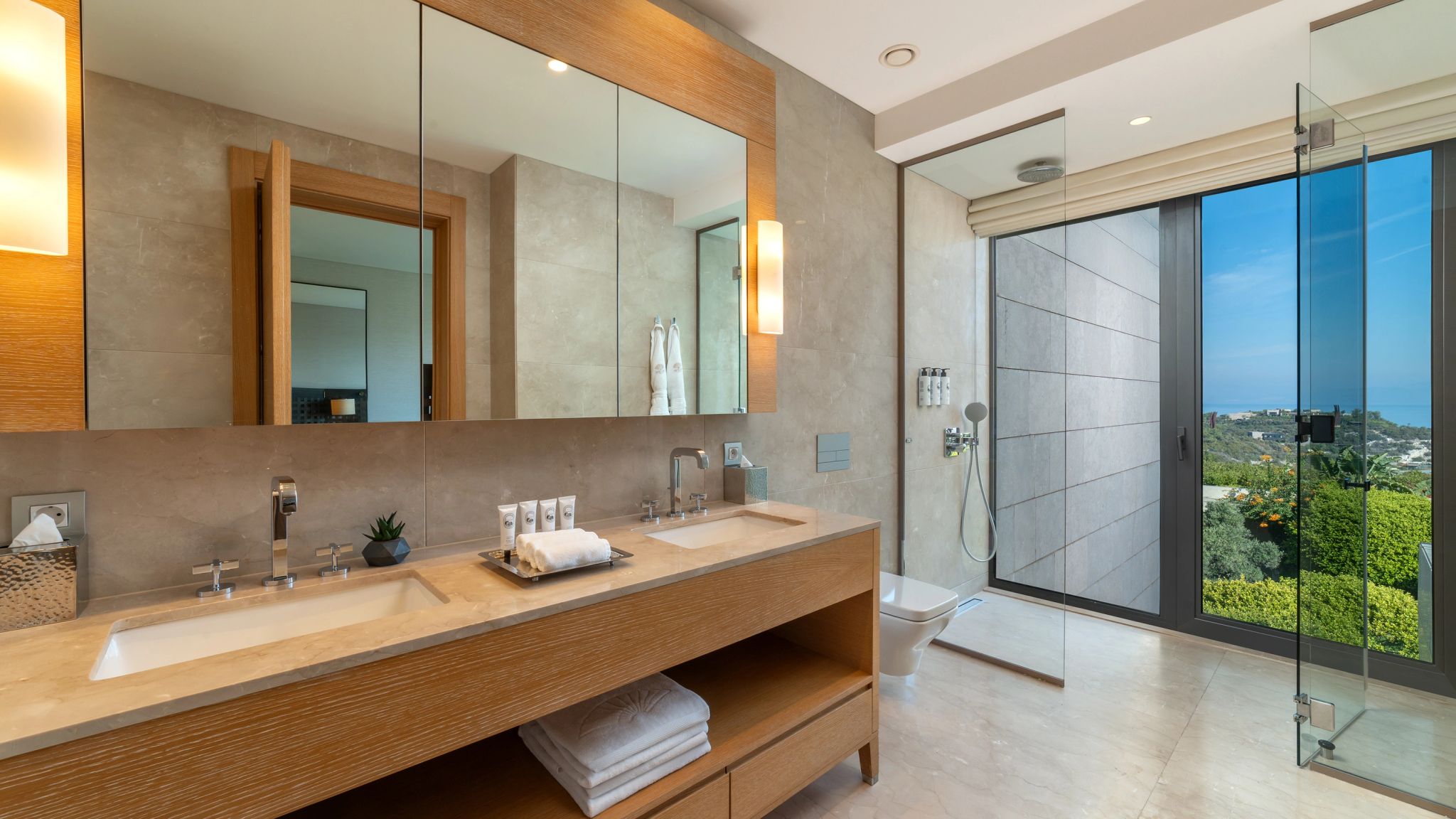 Two Bedroom Residential Apartment banheira de imersao - banho premium - banheiro chique