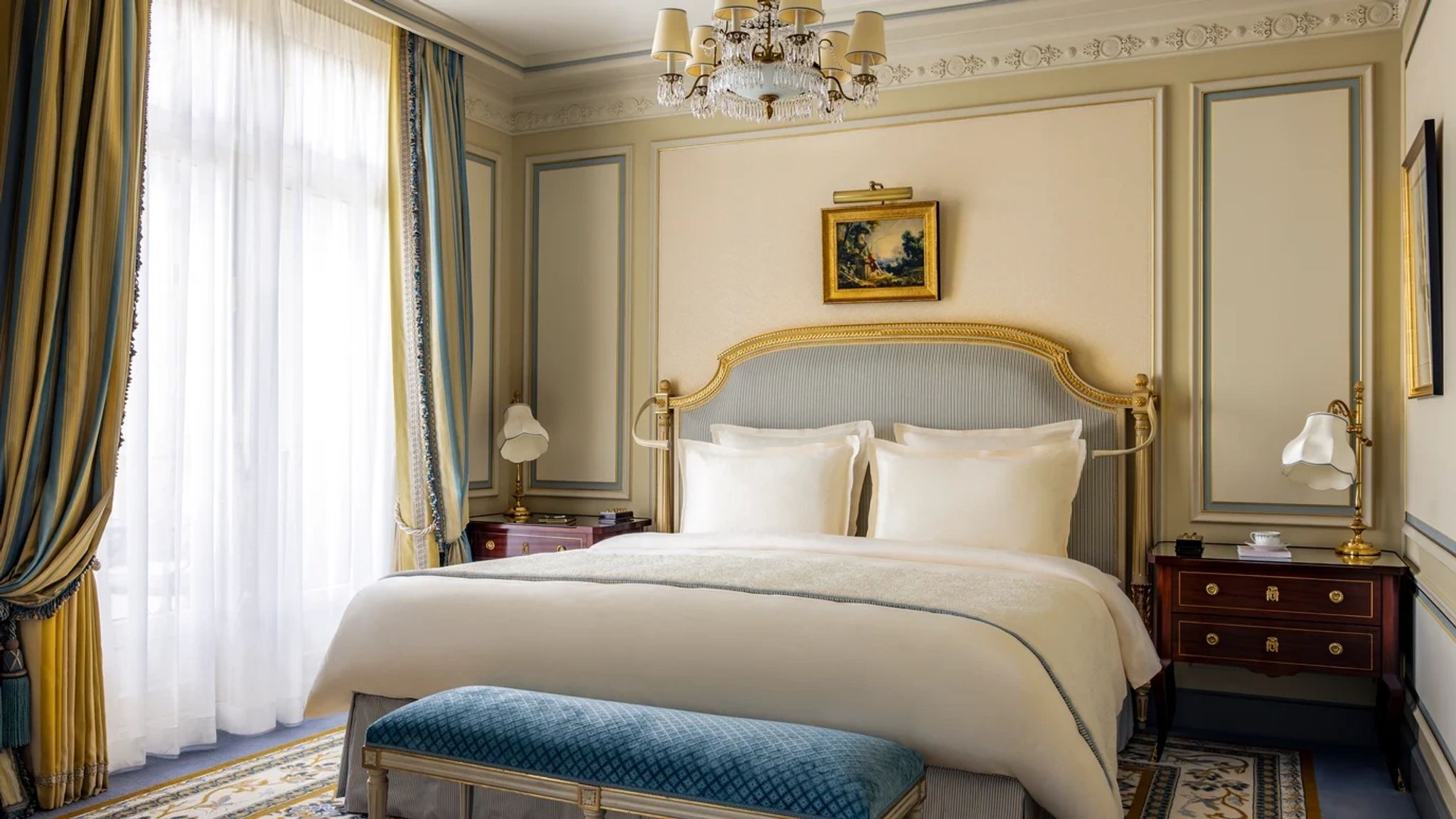 Deluxe Junior Suite estilo belle epoque quarto - cama luxo - ritz paris suites