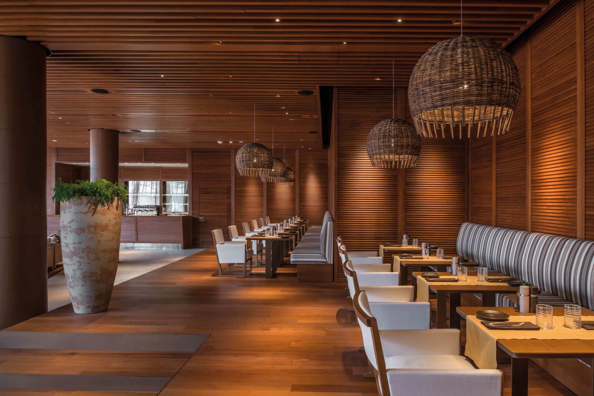 Il Cafe Terraço interior de madeira bulgari - atmosfera acolhedora - experiencia gourmet