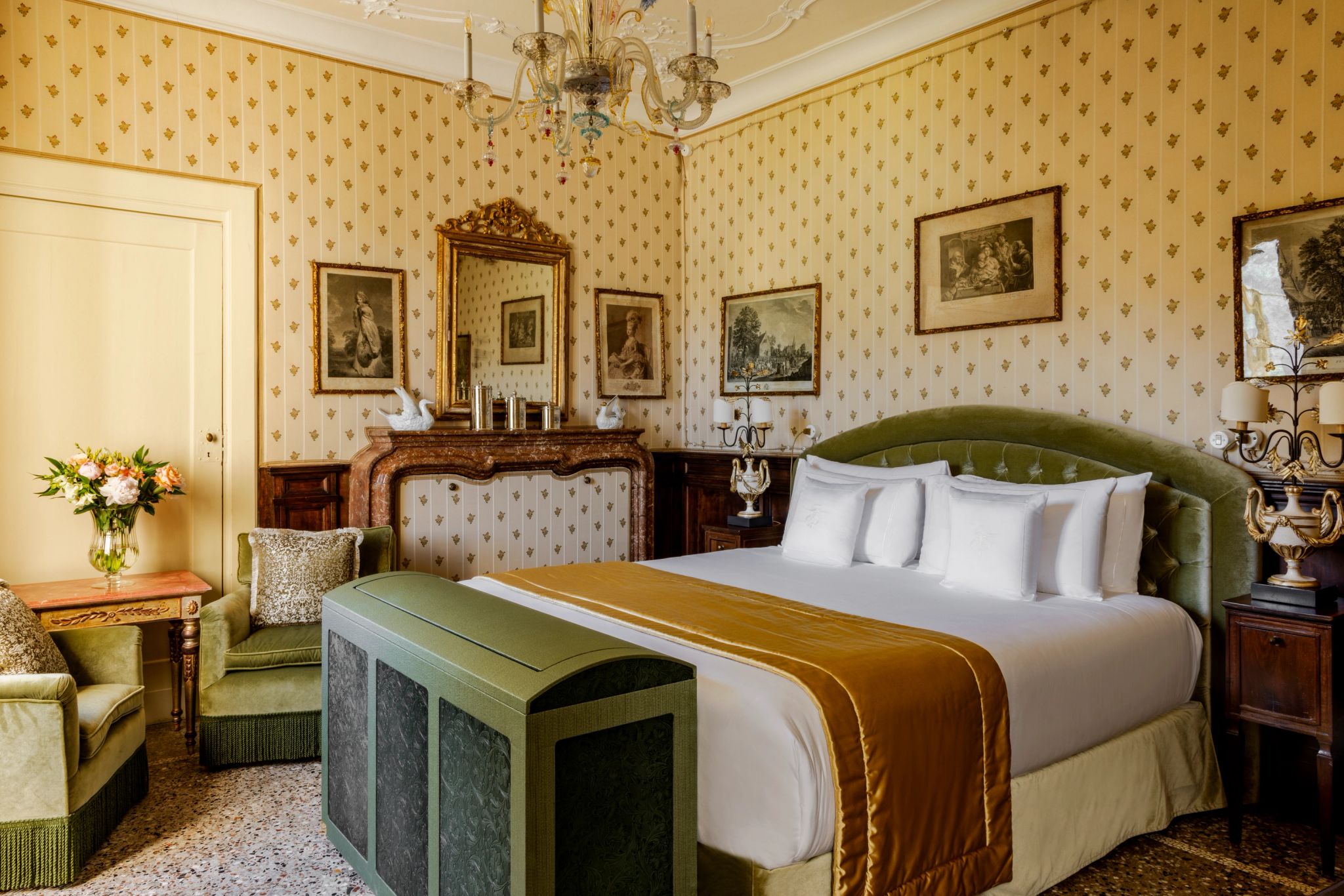 Villa Sola Cabiati cama de casal – papel de parede retro – vila premium