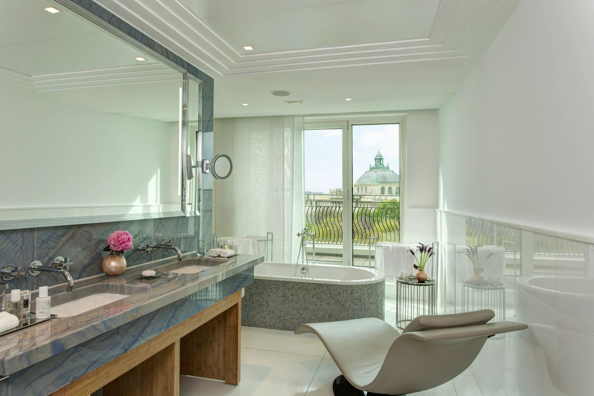 banheiro com vista – banheira relaxante – banheiro amplo