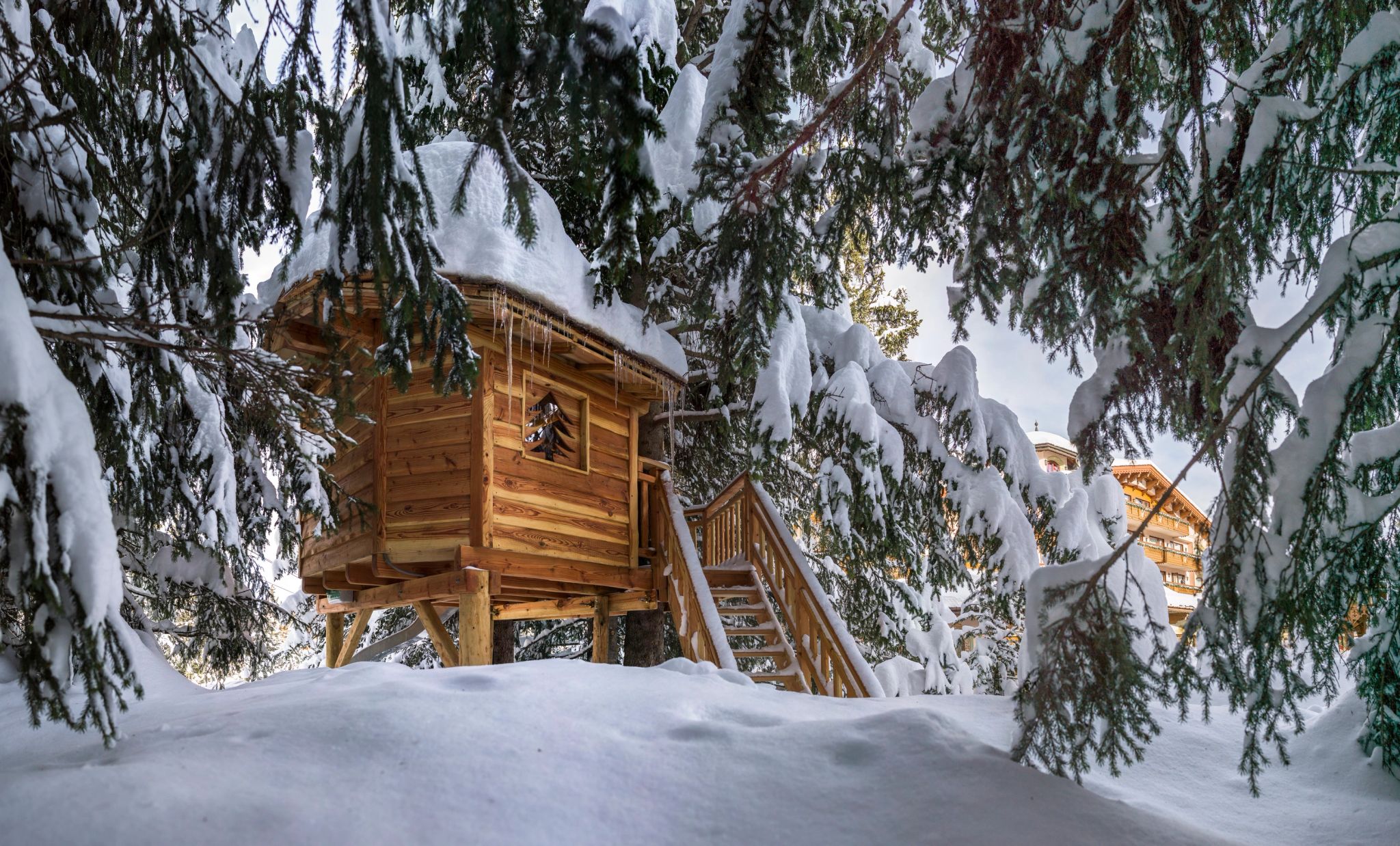 casa da arvore – cabana na neve – neve em courchevel 