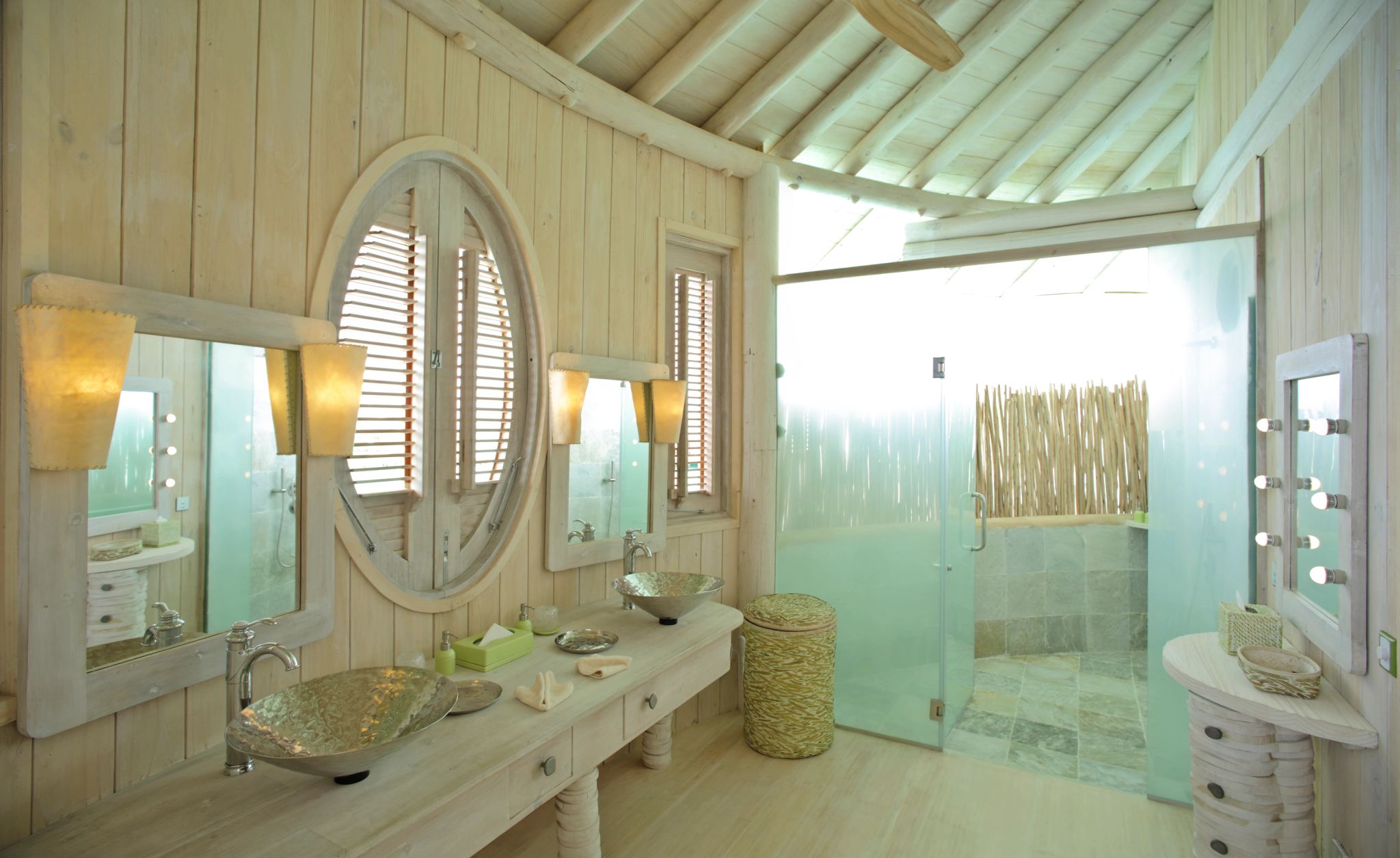 Two Bedroom Water Retreat Slide   banheiro chique - banheiro com pia dupla - pia dupla