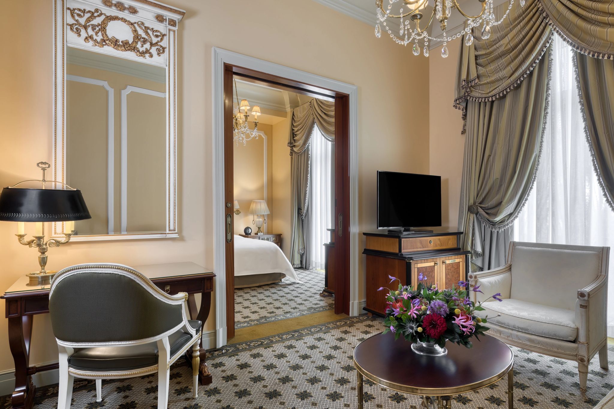 Grande Suite One Bedroom Suite King City view suite com sala - sala de estar -decoraçao classica