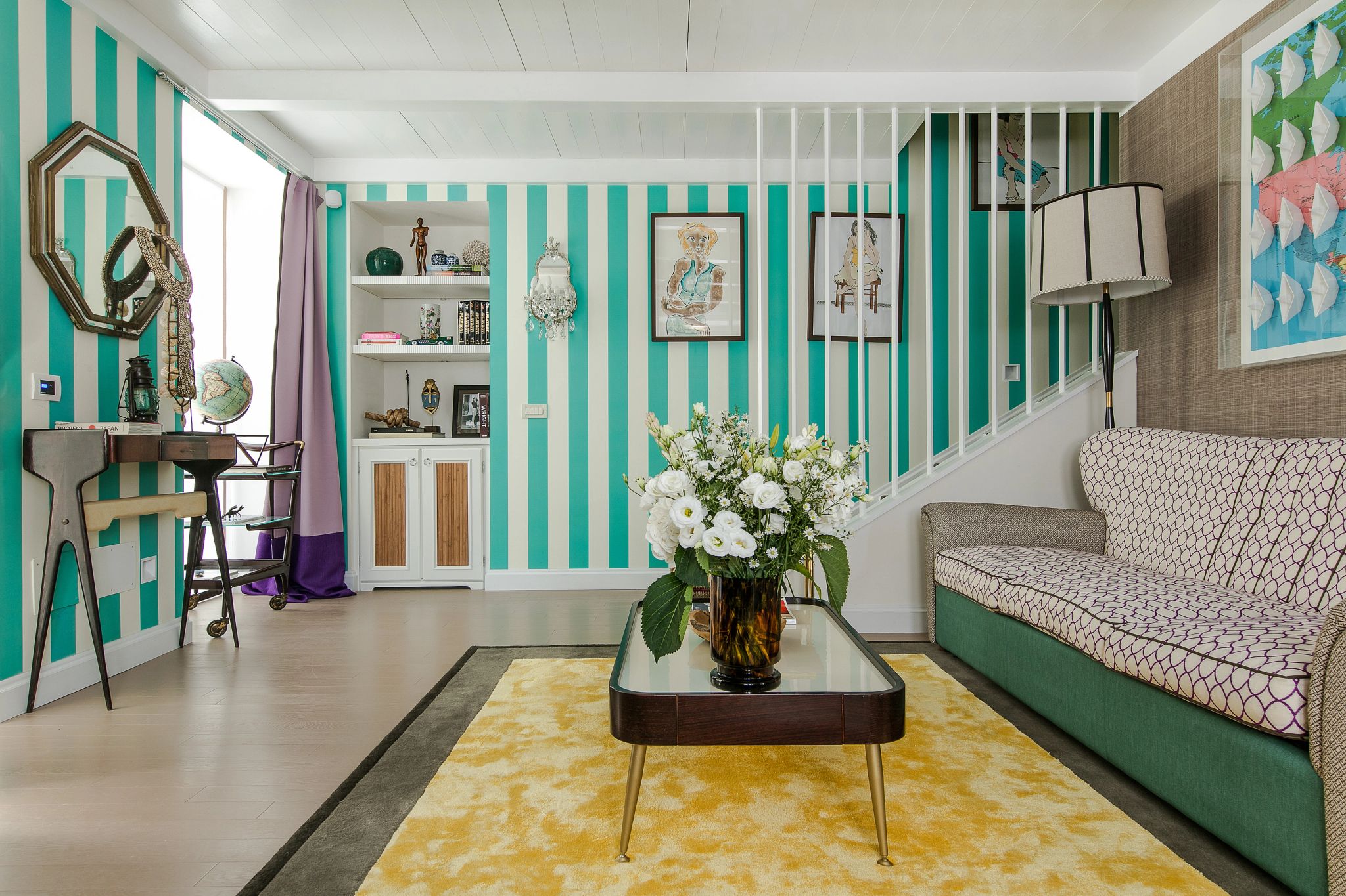 Comfort Suite Private Courtyard suite com sala – flores frescas – decoracao com arte