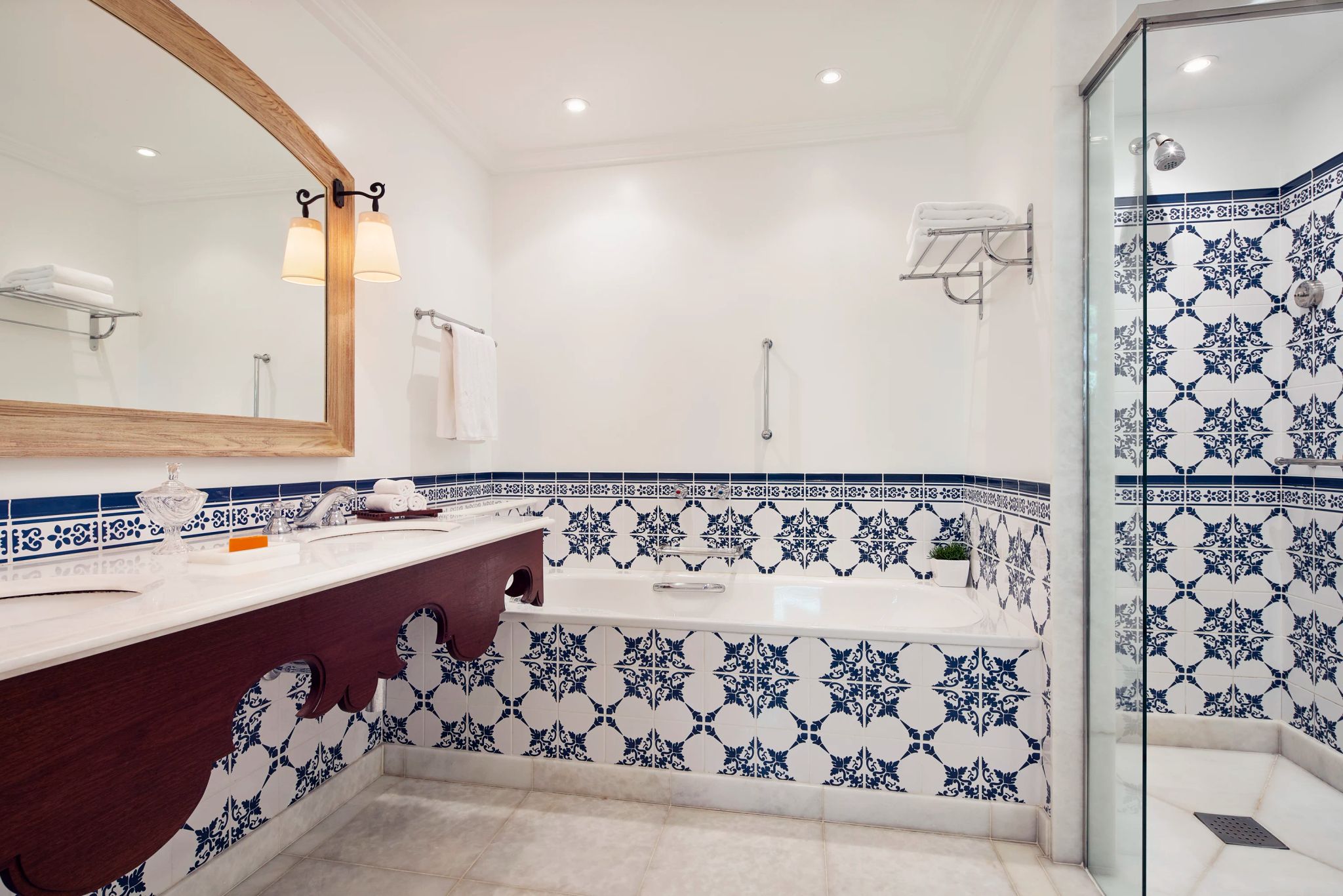 banheiro de luxo - suite junior - azulejos portugueses