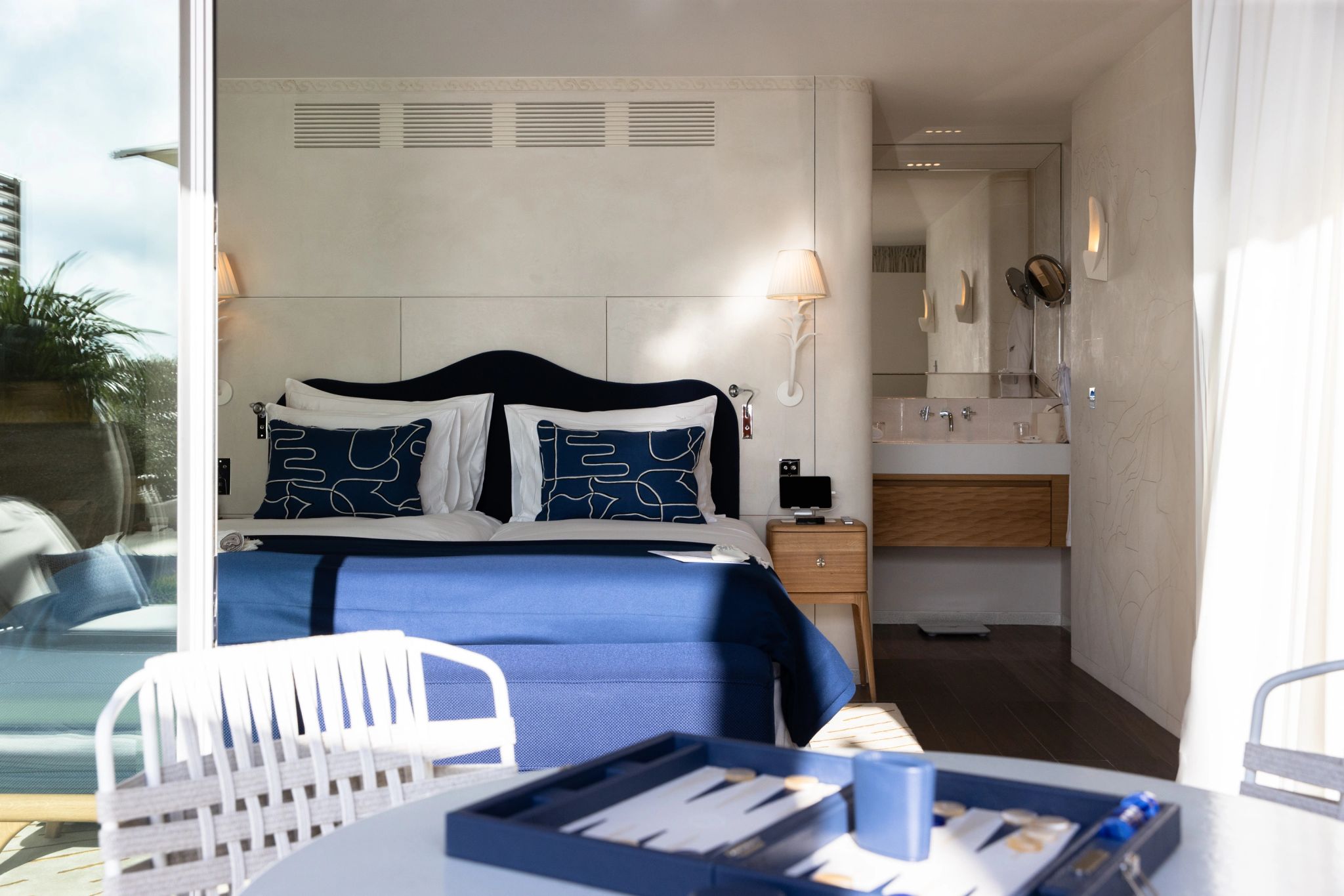 Escalet Suite cama king – cama de hotel – suite grande - suite vista mar