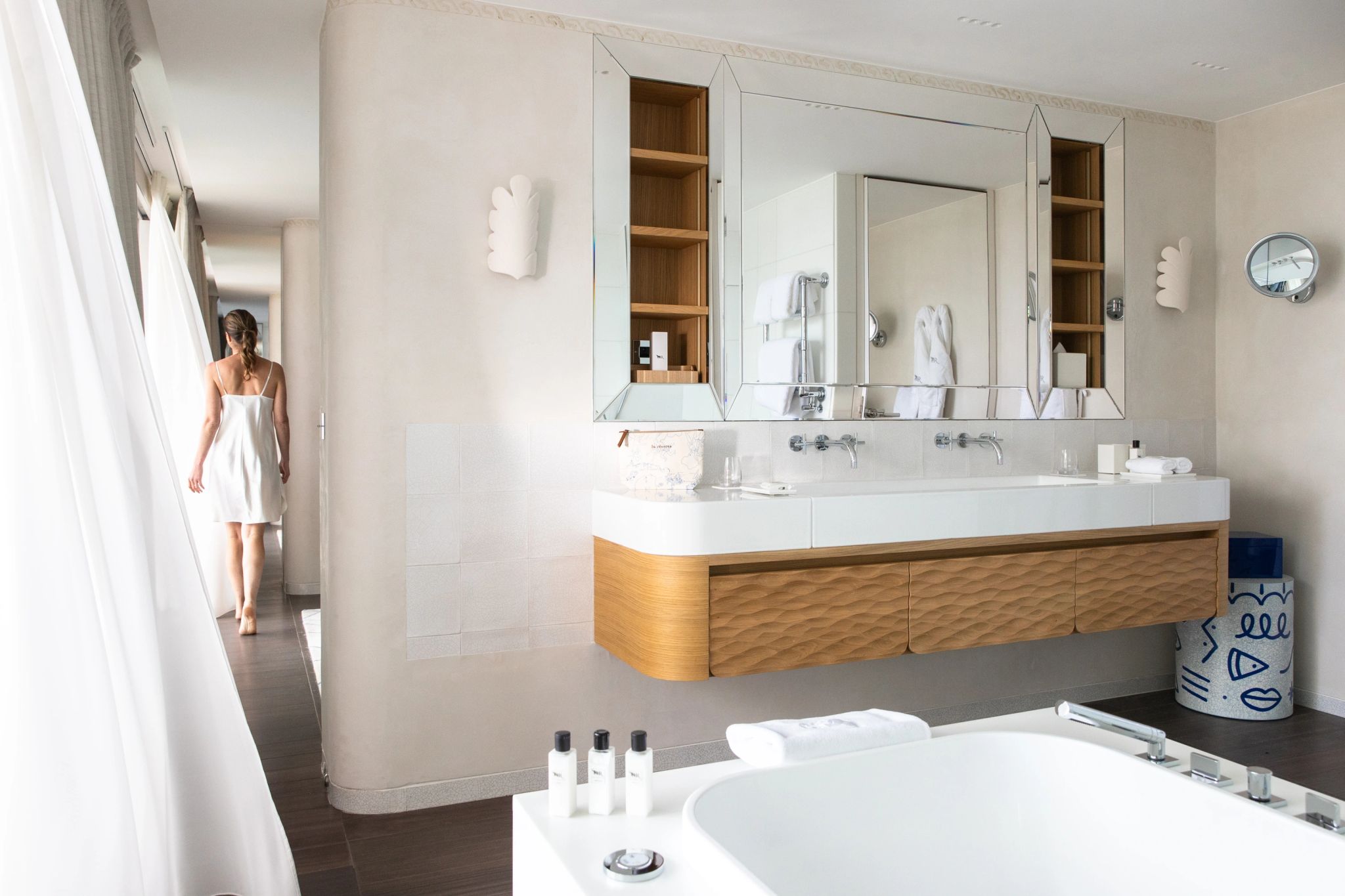 Camarat Suite banheiro amplo – banheiro com banheira – banheiro de luxo