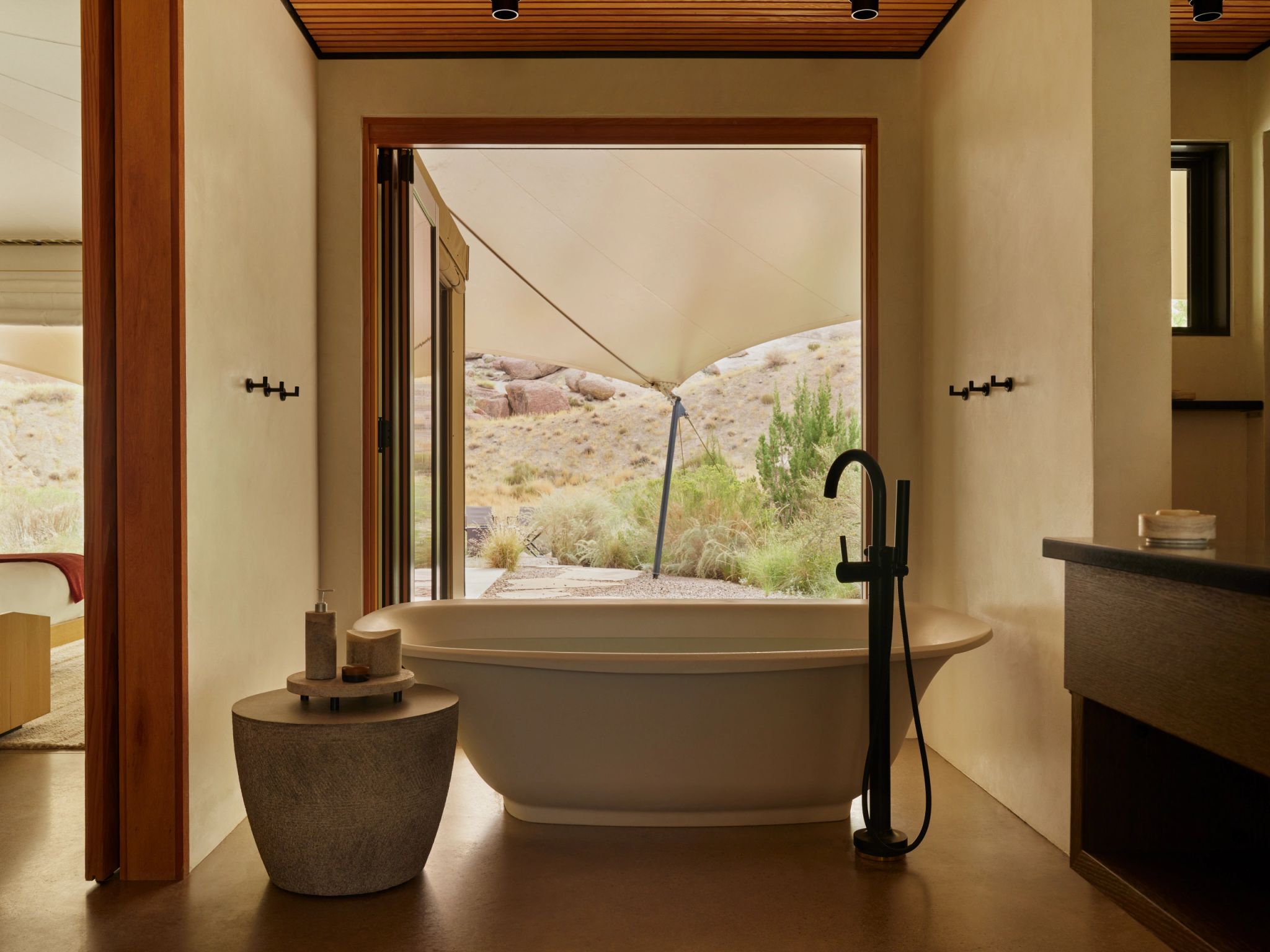 One Bedroom Tended Pavilion   banheira de imersao – banho de banheira – banho premium