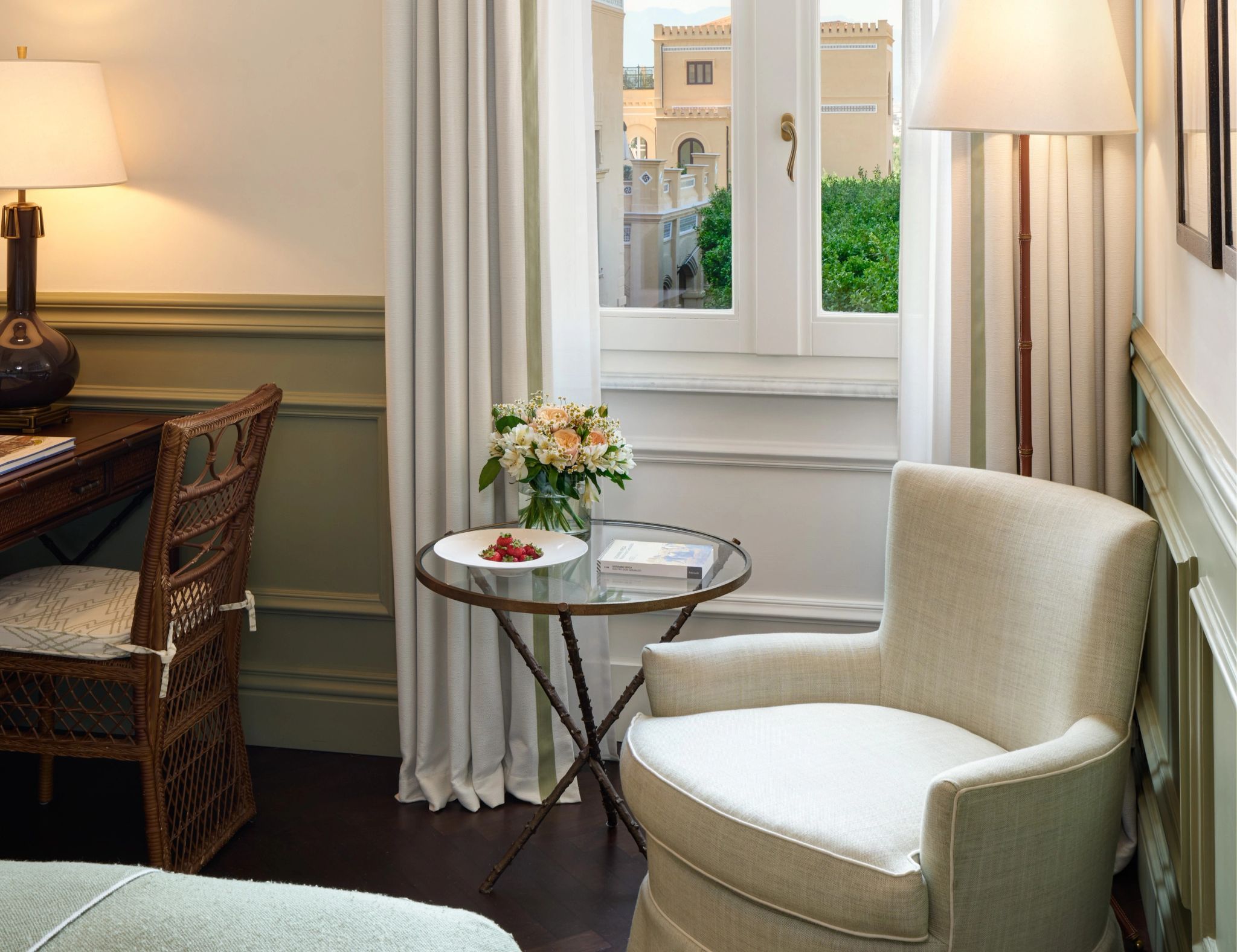 Classic Room mesa de escritorio – vista cidade – quarto com poltrona - quarto classico