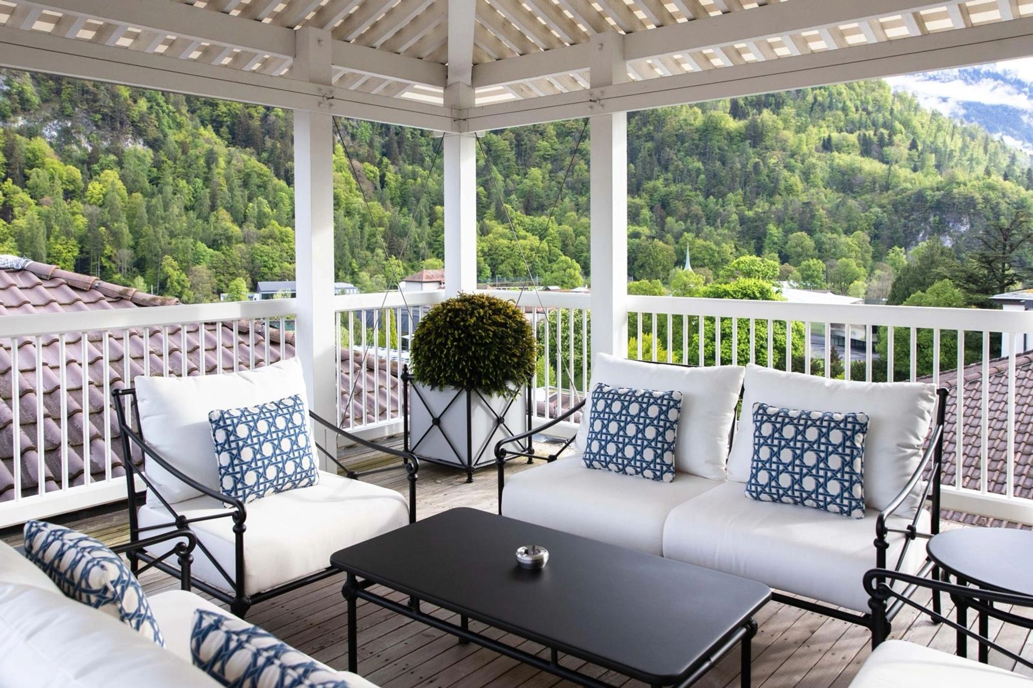 Tower Suite suite de luxo – terraco mobiliado – vista montanha