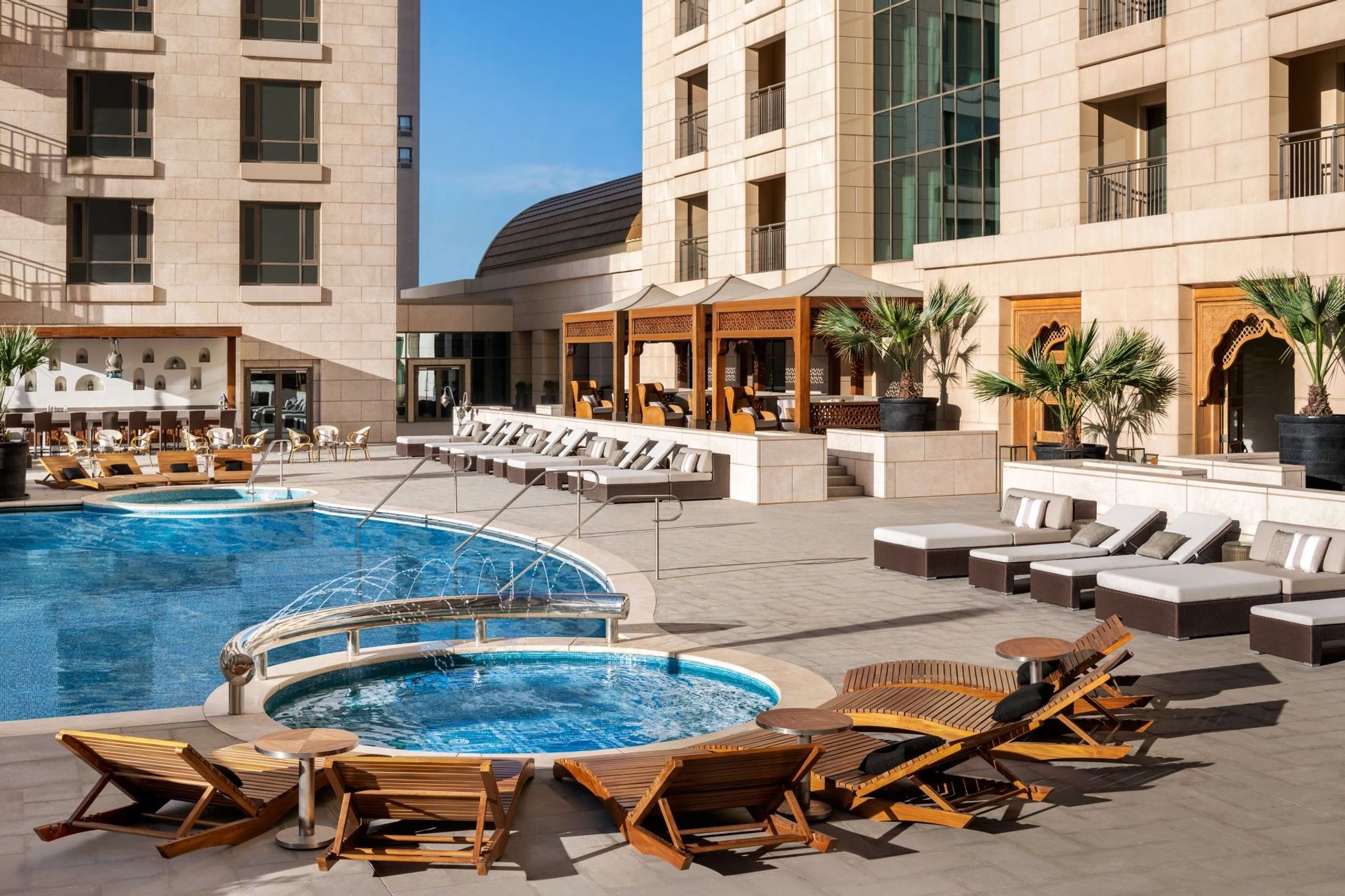 The St Regis Cairo piscina externa - vista cairo - verao egito