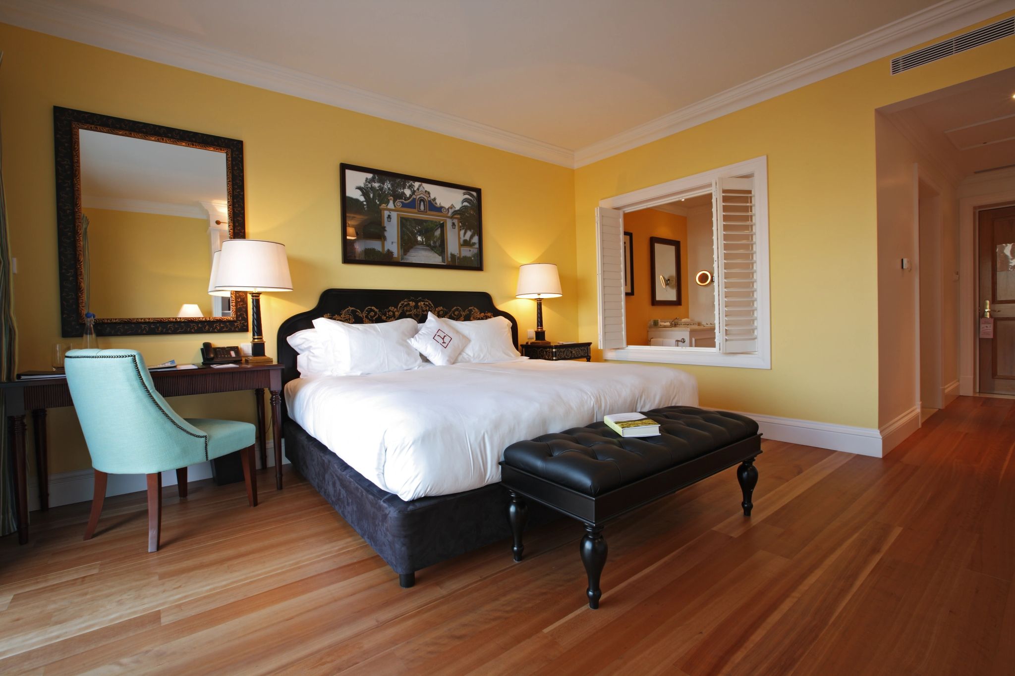 Superior quarto amplo – quarto bem-estar – mesa de trabalho