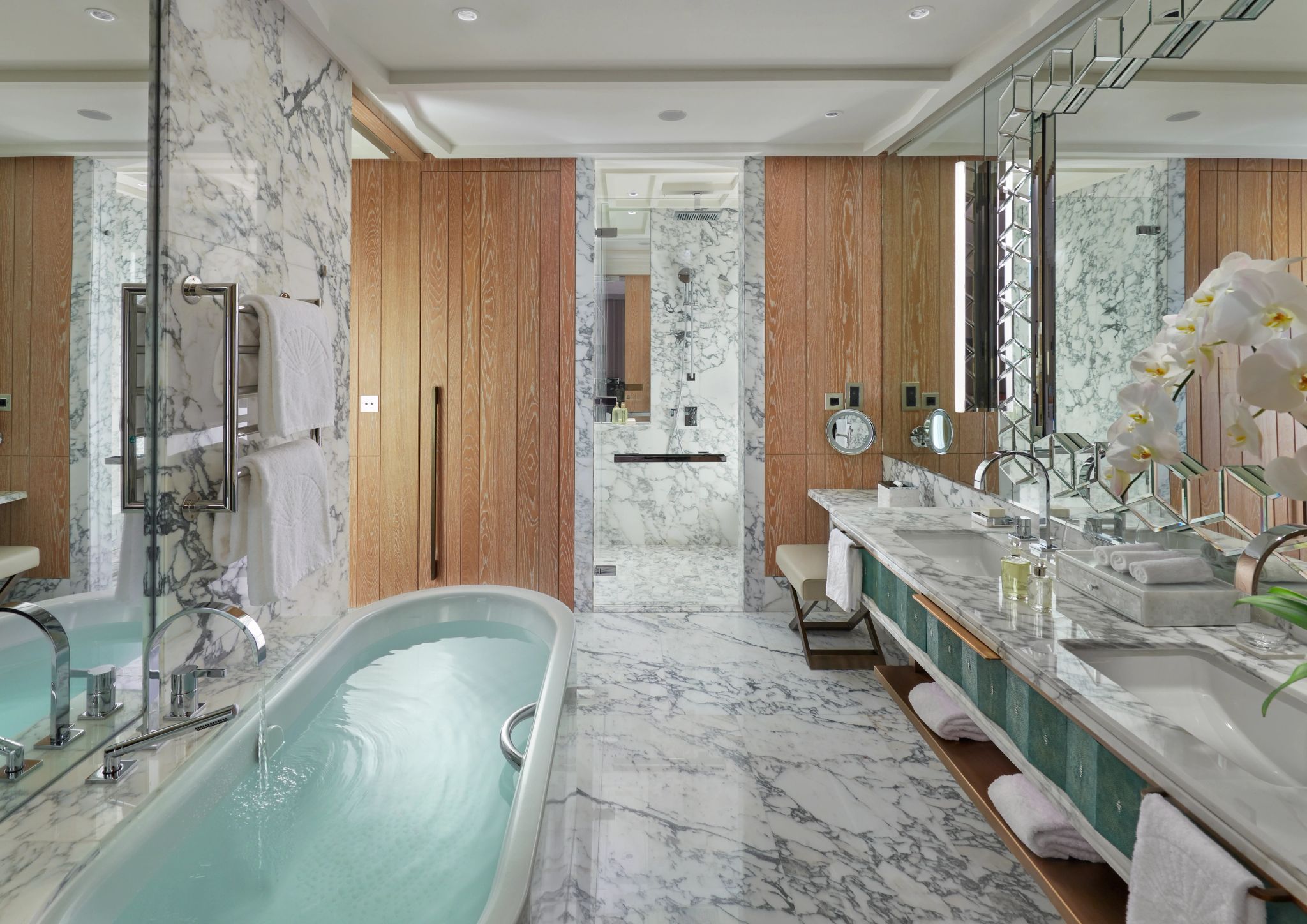 Superior King quarto king – design de luxo - banheira de imersao - quarto com banheira