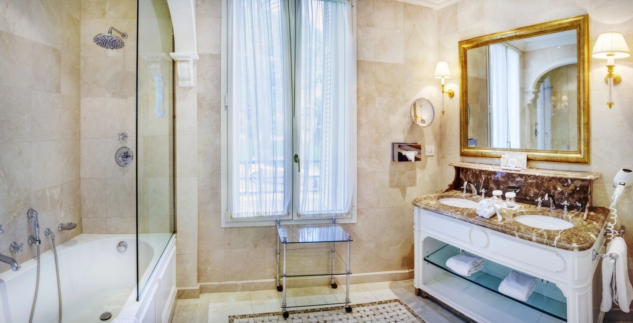 banheiro amplo – banheiro com banheira – banheiro de luxo - suite com banheira