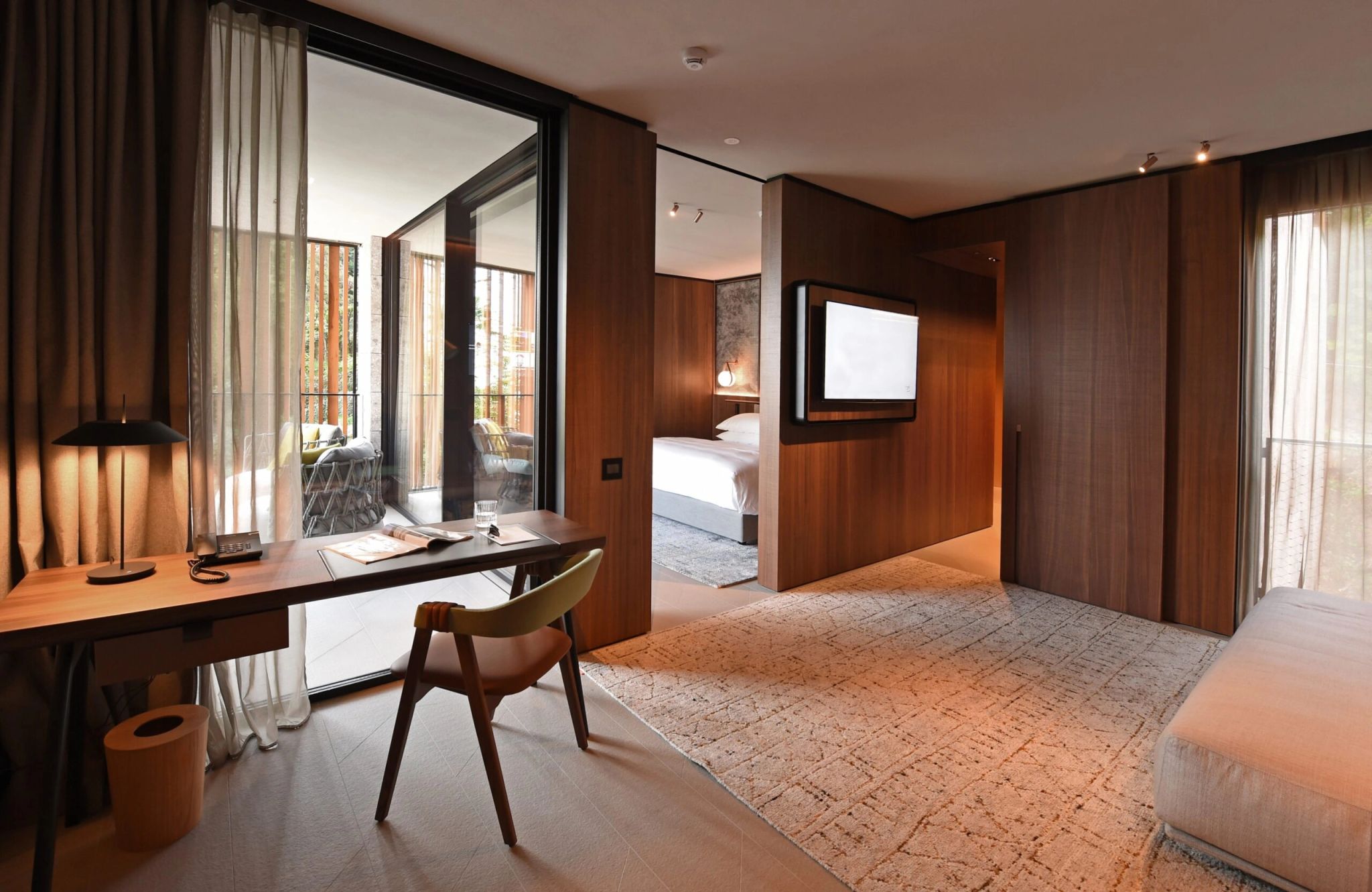 Alcova Suite sala de tv – mesa de trabalho – suite ampla