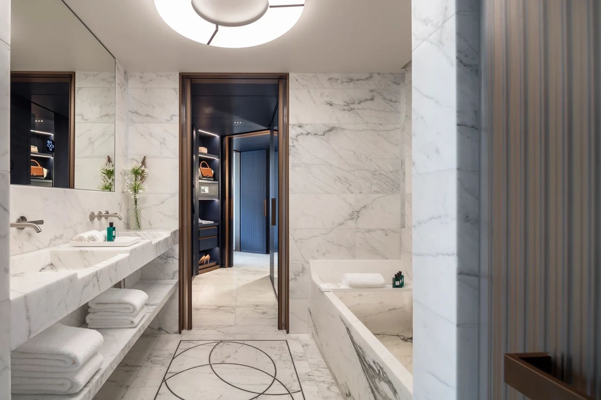 Deluxe Suite banheiro moderno - banheiro chique - banheira de imersao