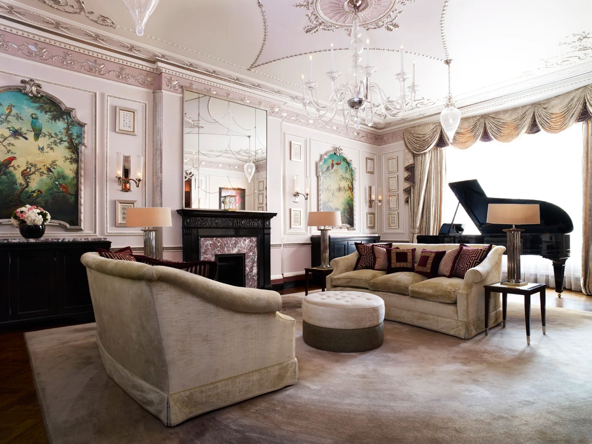 Sutherland Suite sala com piano - teto pintado a mao - piano cauda longa