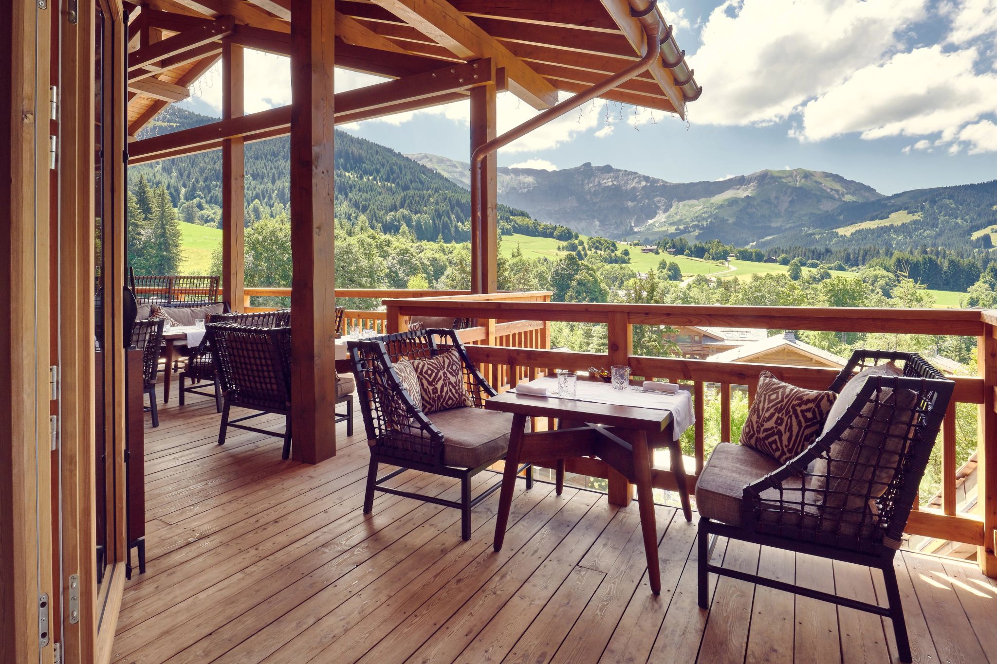 bar com terraço - terraço gourmet - terraço vista montanhas - alpes franceses