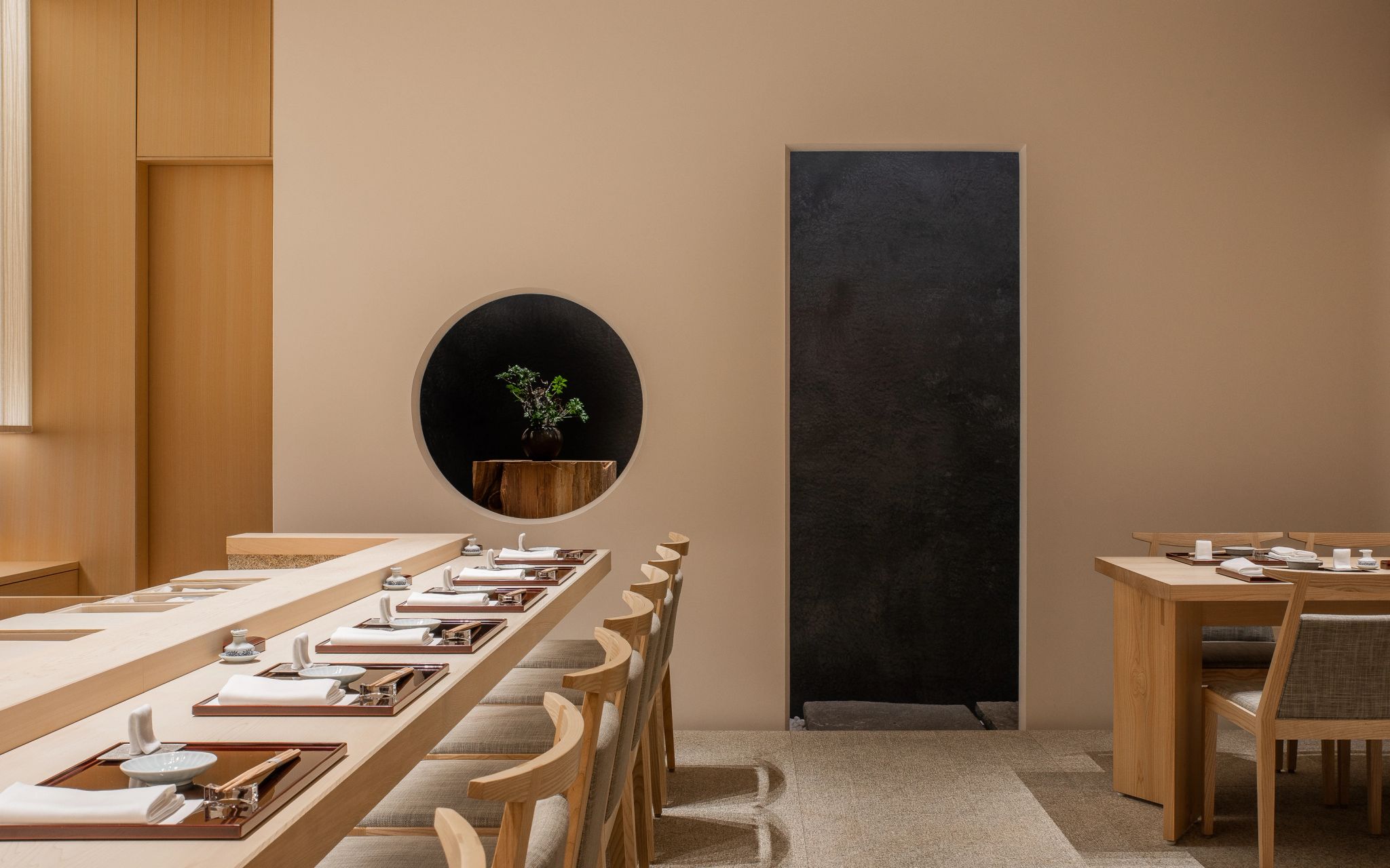 jantar no balcao - decoraçao japonesa – mobilia de madeira