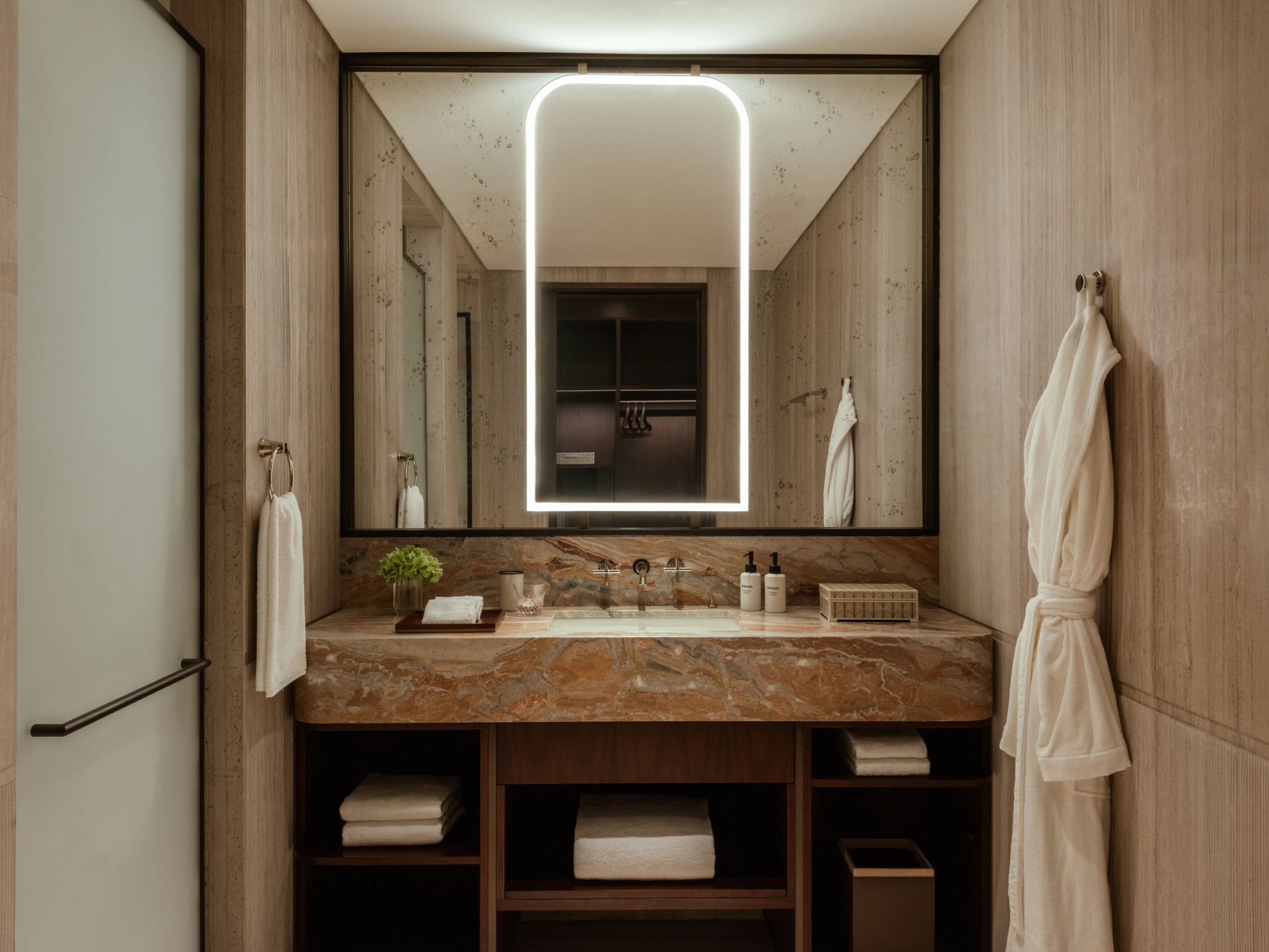 Two Bedroom Lagoon View Apartment banheiro em marmore - banheiro chique - banheiro moderno