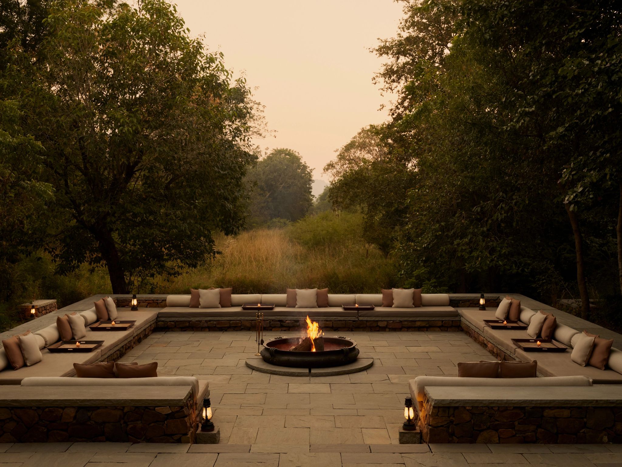 Lounge ao ar livre lounge com fogueira - areas comuns hotel - area externa