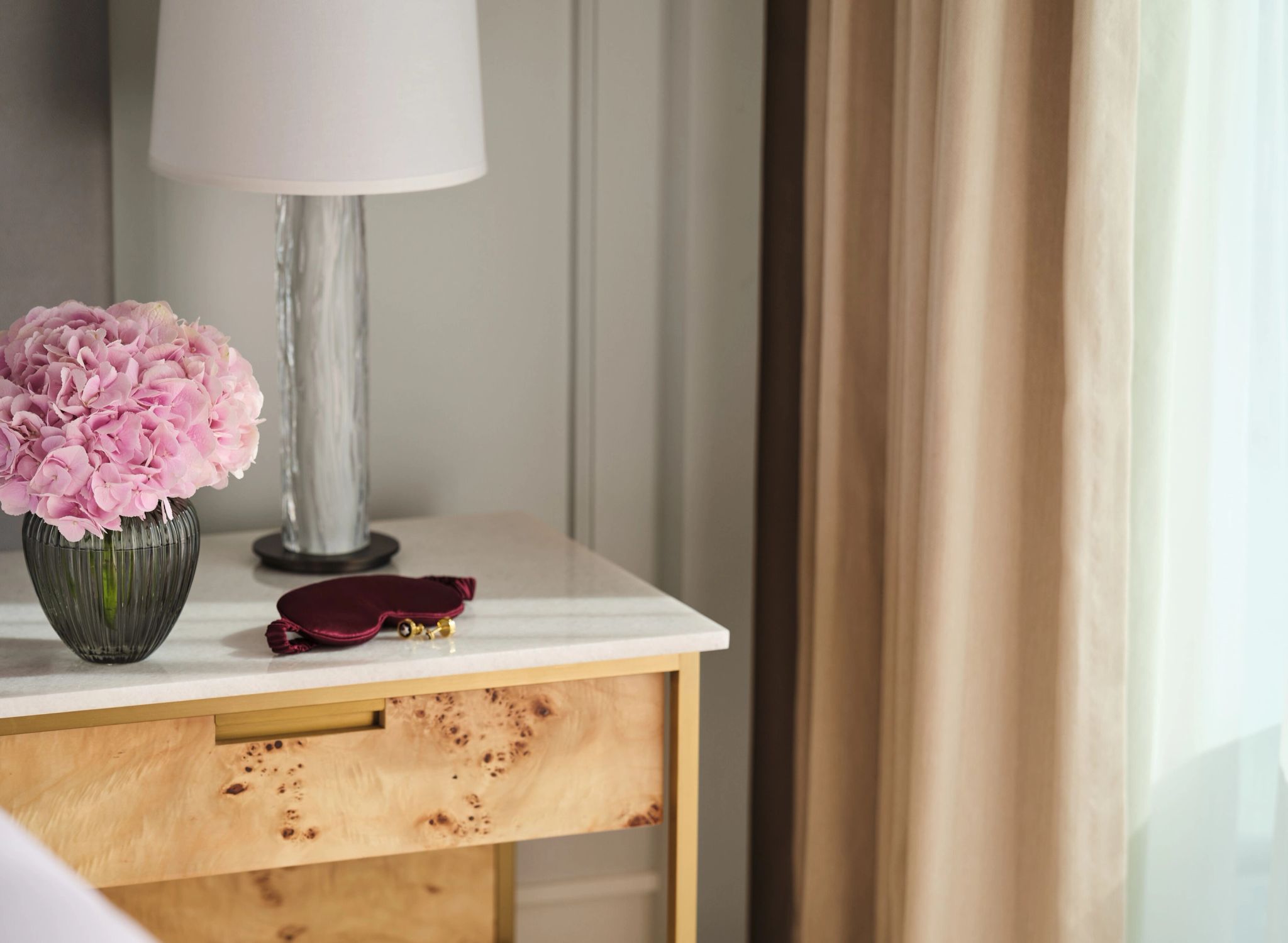 mesa de cabeceira - decoraçao hotel