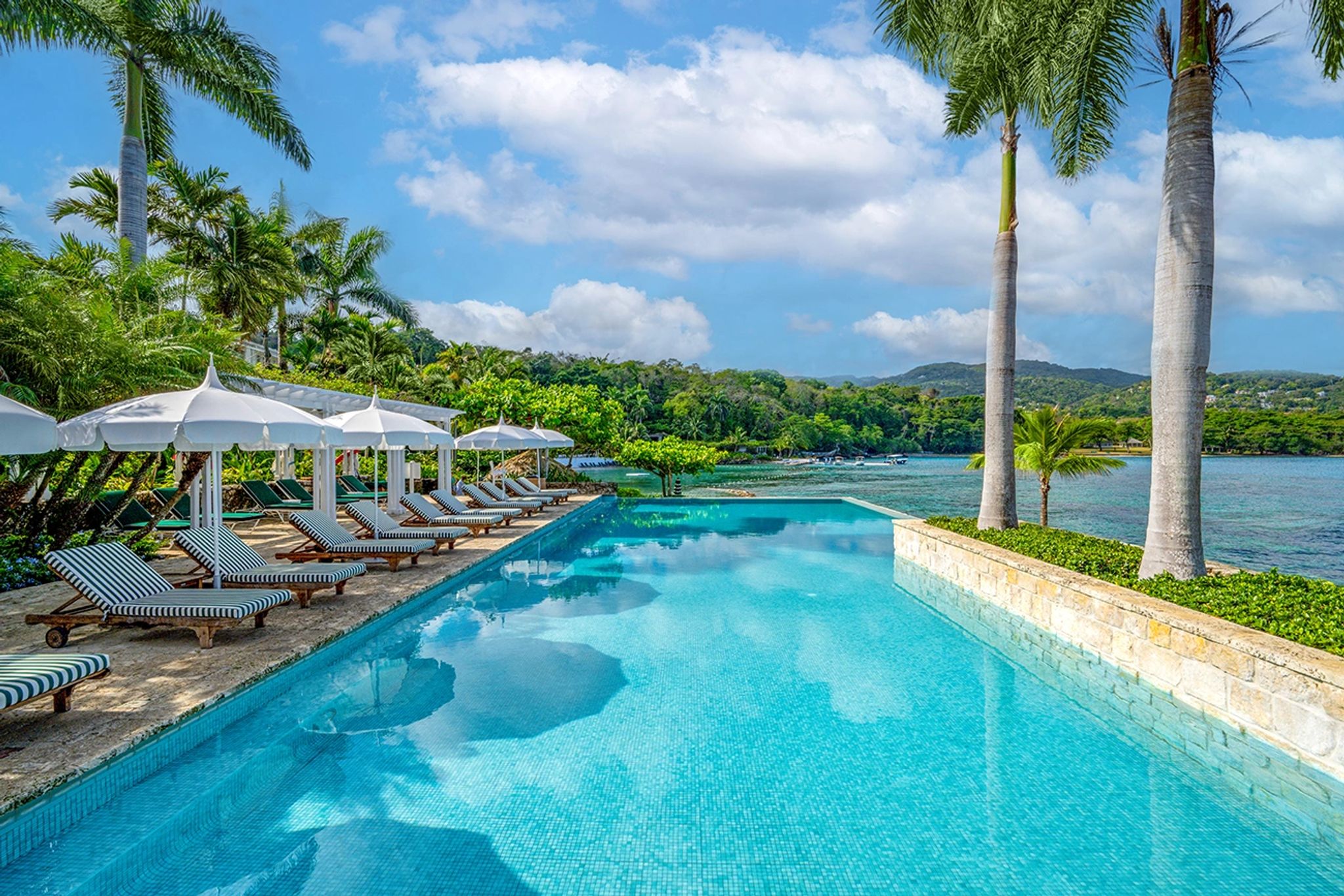 Piscina  piscina externa – piscina infinita – piscina hotel