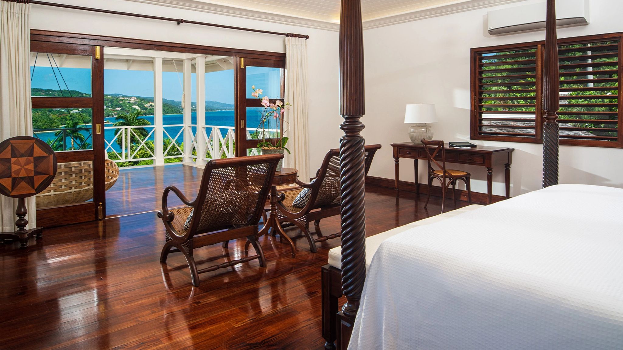 Six Bedroom Signature Villa  decoraçao rustica - arquitetura em madeira - cama de dossel