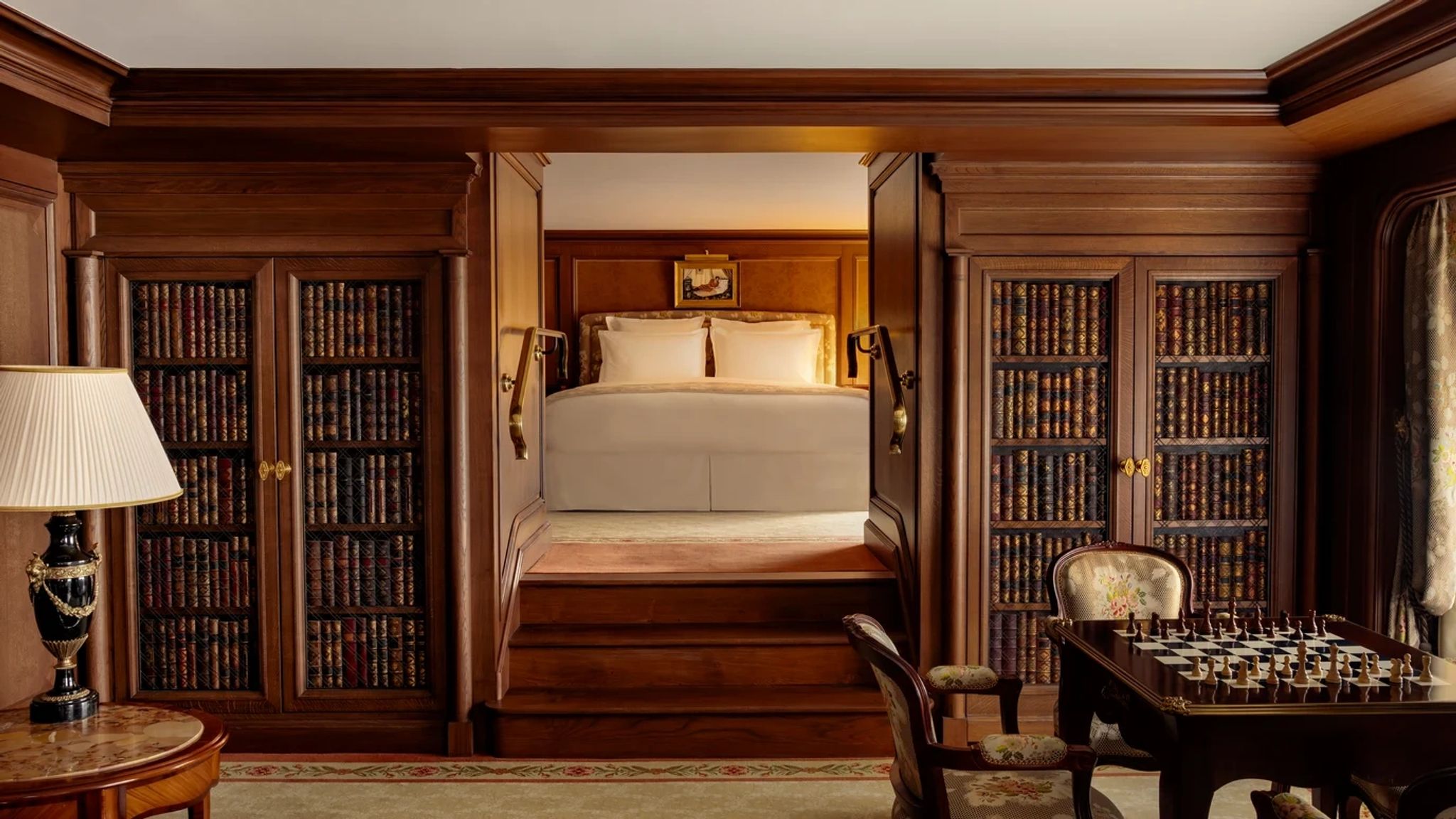 Suite Marcel Proust suite marcel proust - detalhes talhados madeira - suite decoracao luxo