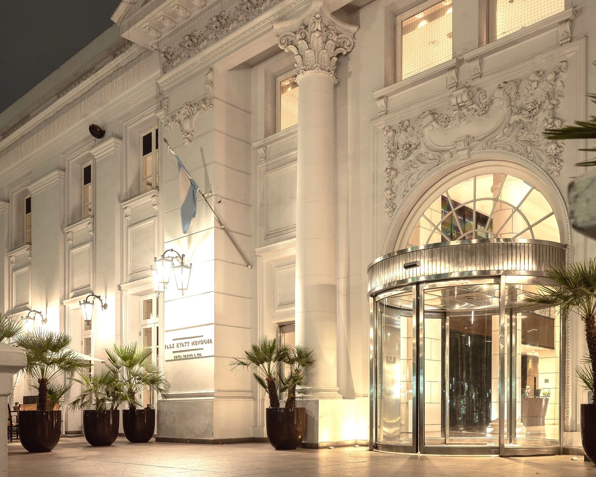fachada do hotel - entrada do hotel - arquitetura classica