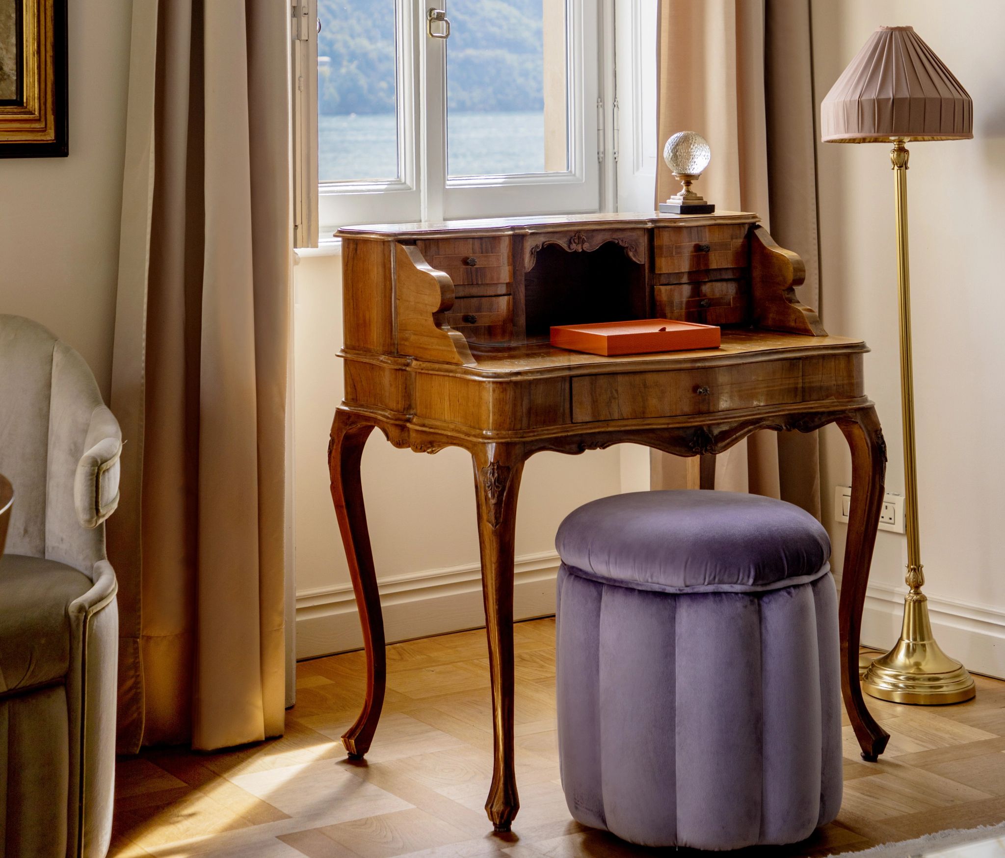 Suite Emilia decoracao retro – penteadeira classica – suite de luxo