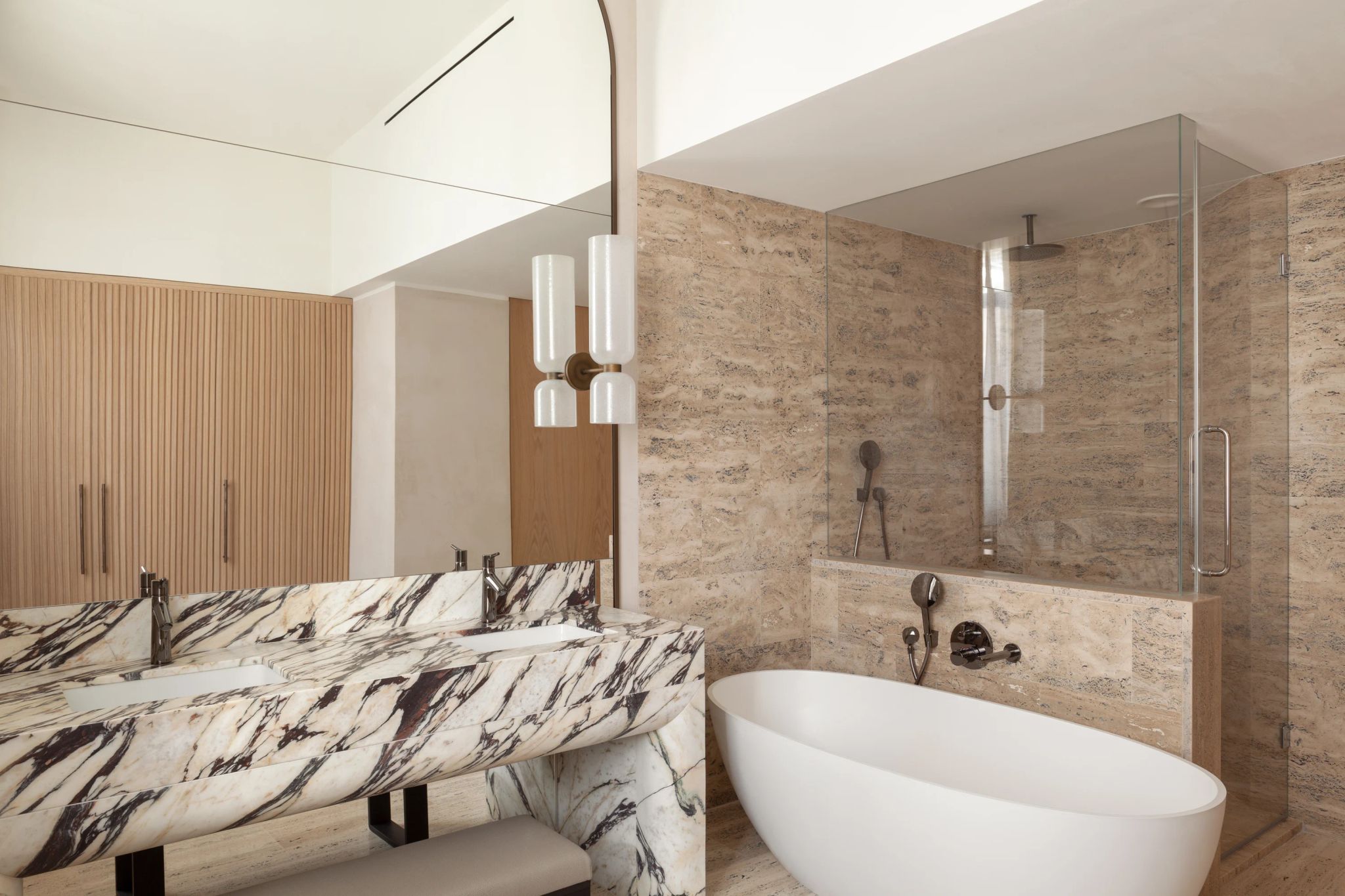 banheiro hotel – banheiro com banheira – banheira da suite