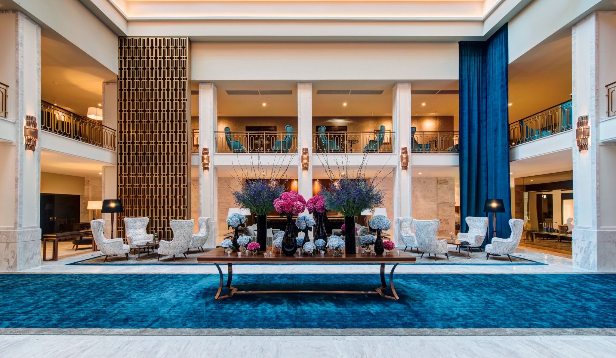 Lobby lobby – flores frescas – decoracao de luxo