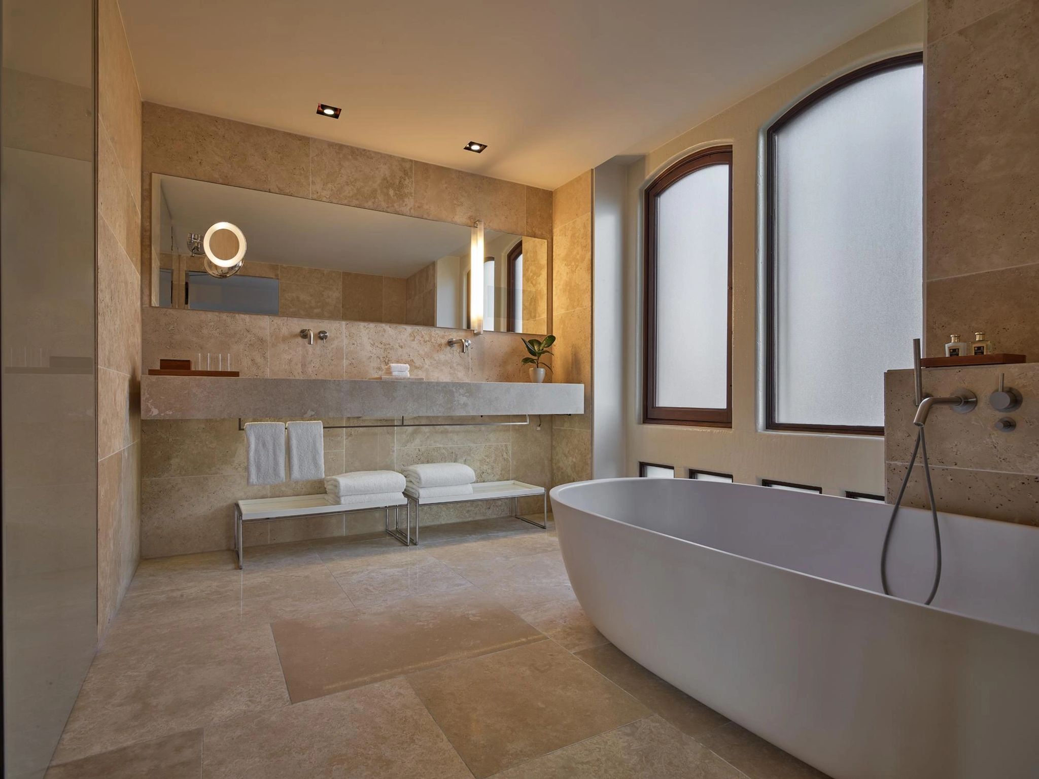 banheiro em marmore - banhieor moderno -suite com banheira