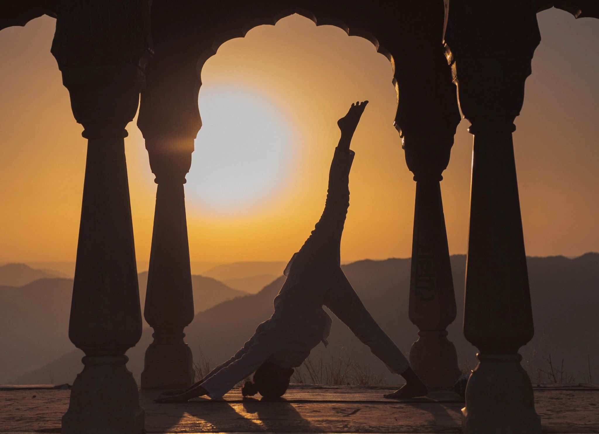 Yoga ao ar livre yoga ao ar livre - atividades de lazer - aulas de yoga - vista por do sol