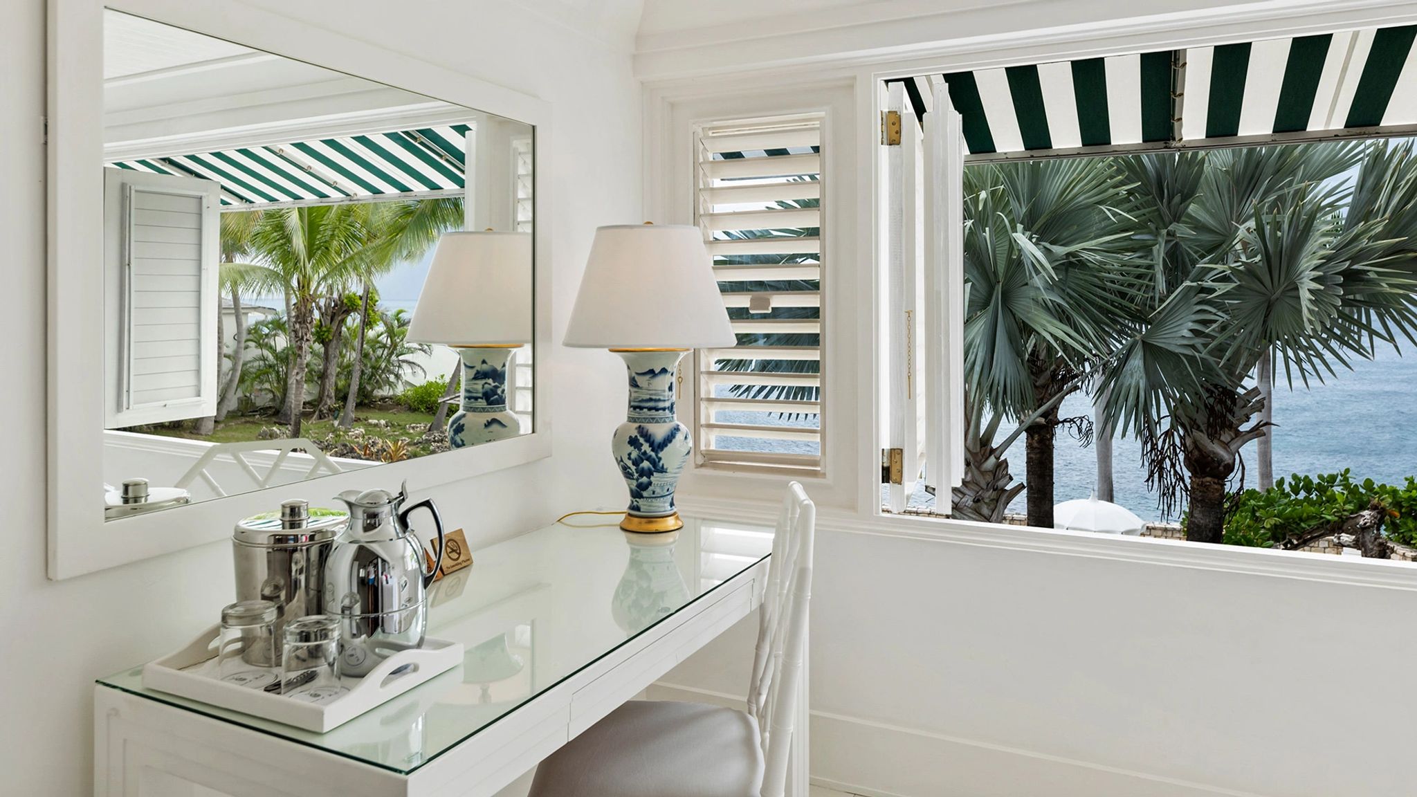 Premium Ocean View Double  escrivaninha - mesa de trabalho - quarto vista mar